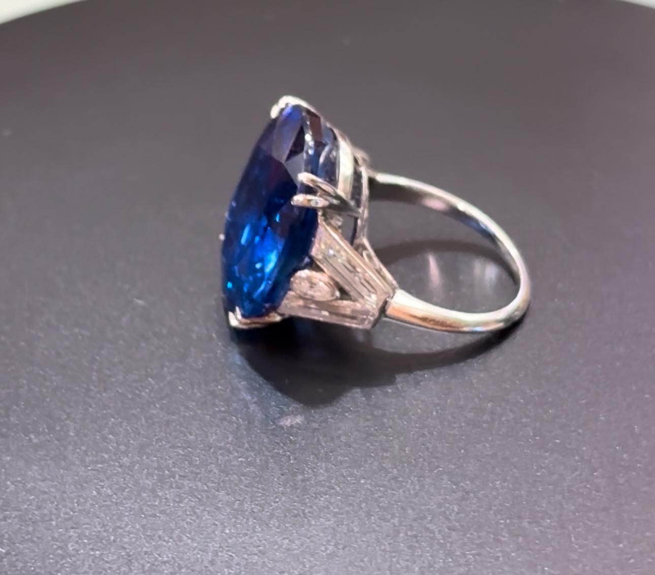24.54cts Burma no heat Blue Sapphire and Diamond ring in 18k white gold In New Condition For Sale In New York, NY
