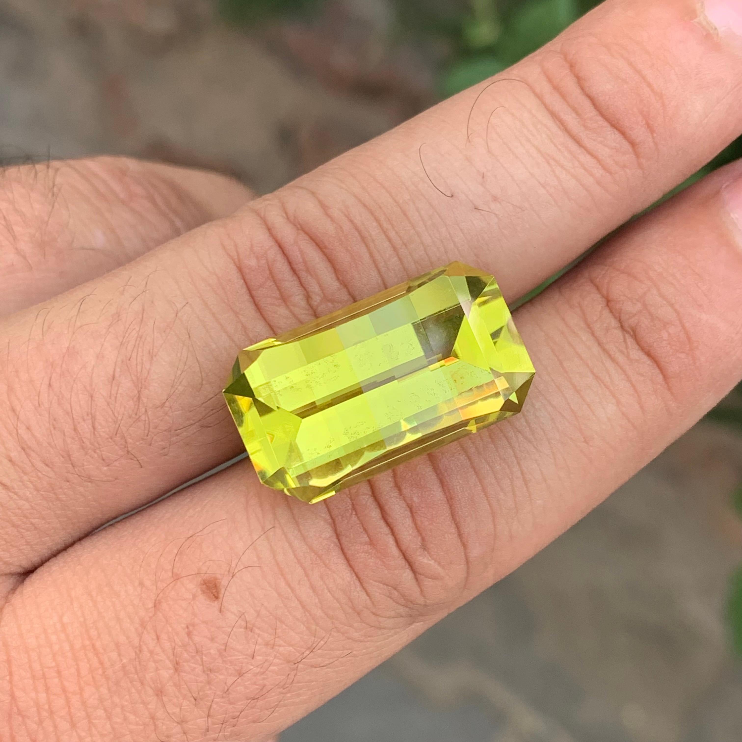 24.55 Carat Natural Loose Green Gold Lemon Quartz Pixel Cut Gemstone In New Condition For Sale In Peshawar, PK