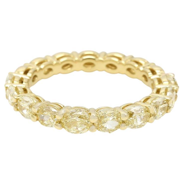 2.45ctw Oval Fancy Amarillo Diamante Anillo de la Eternidad Sz.6.5 en venta