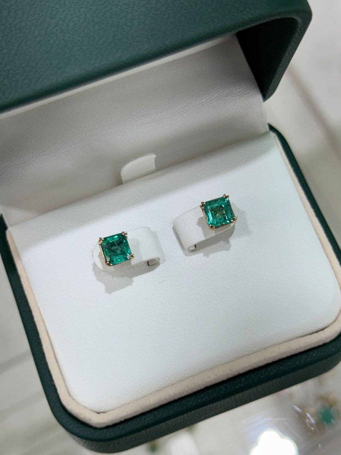 Taille Asscher 2.45tcw 14K Asscher Cut Emerald Stud Earrings Deep Green Double Claw Prong Set en vente
