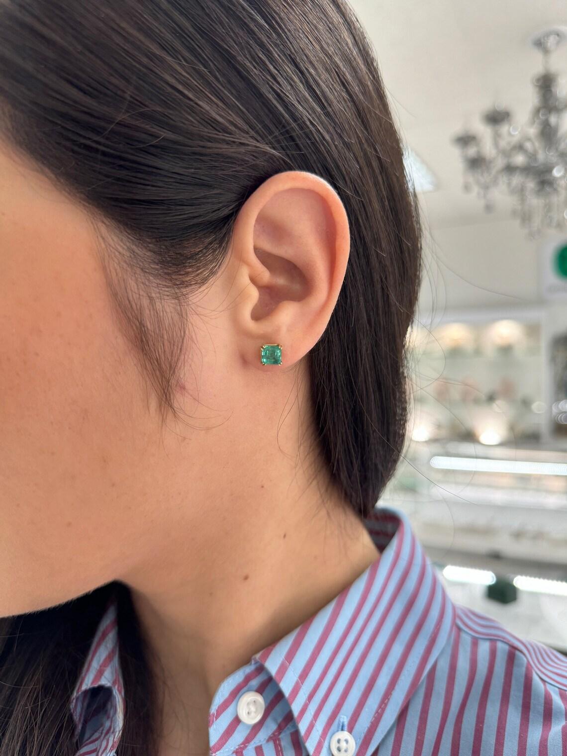 2.45tcw 14K Asscher Cut Emerald Stud Earrings Deep Green Double Claw Prong Set Pour femmes en vente