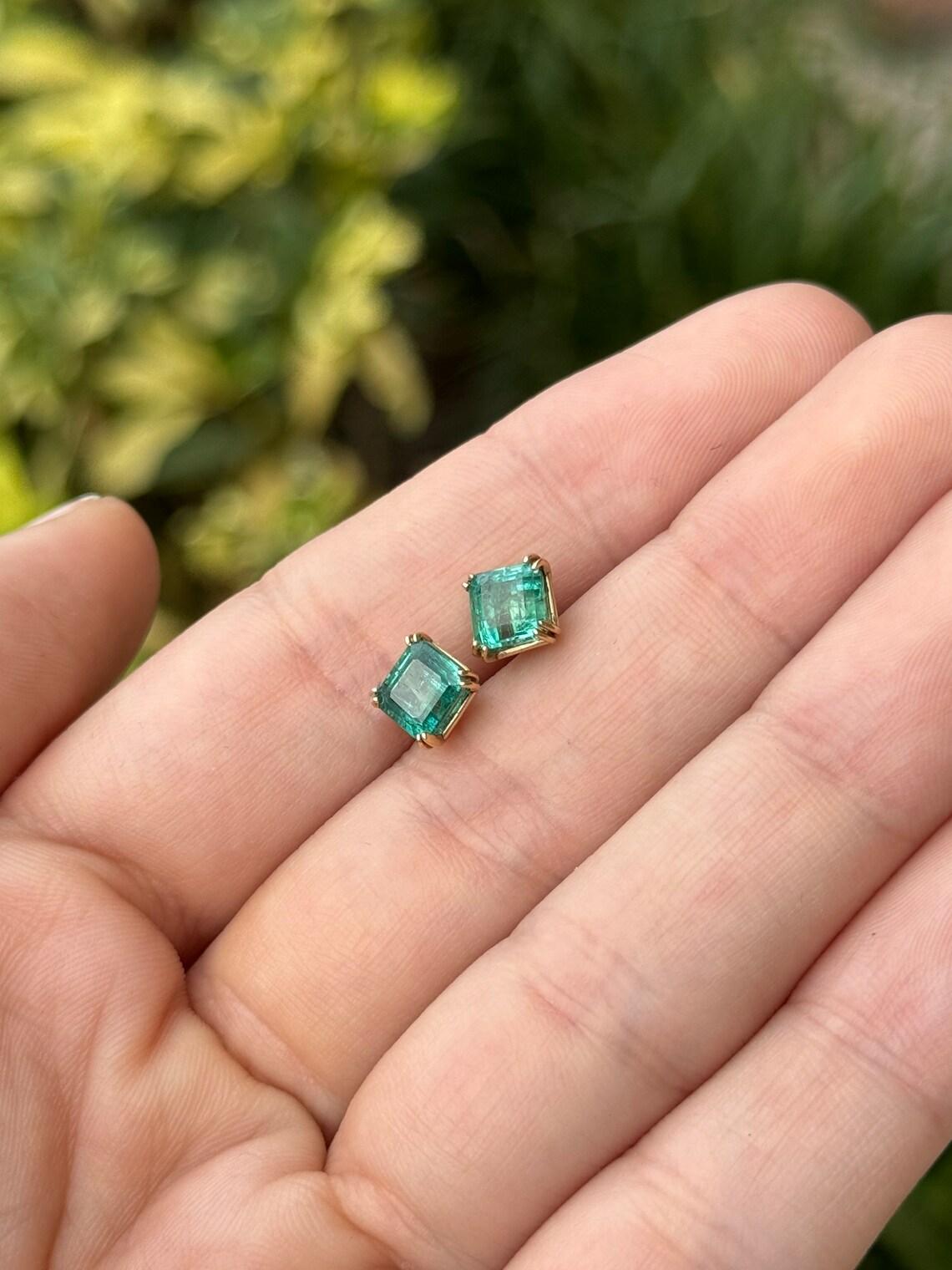 2.45tcw 14K Asscher Cut Emerald Stud Earrings Deep Green Double Claw Prong Set en vente 2