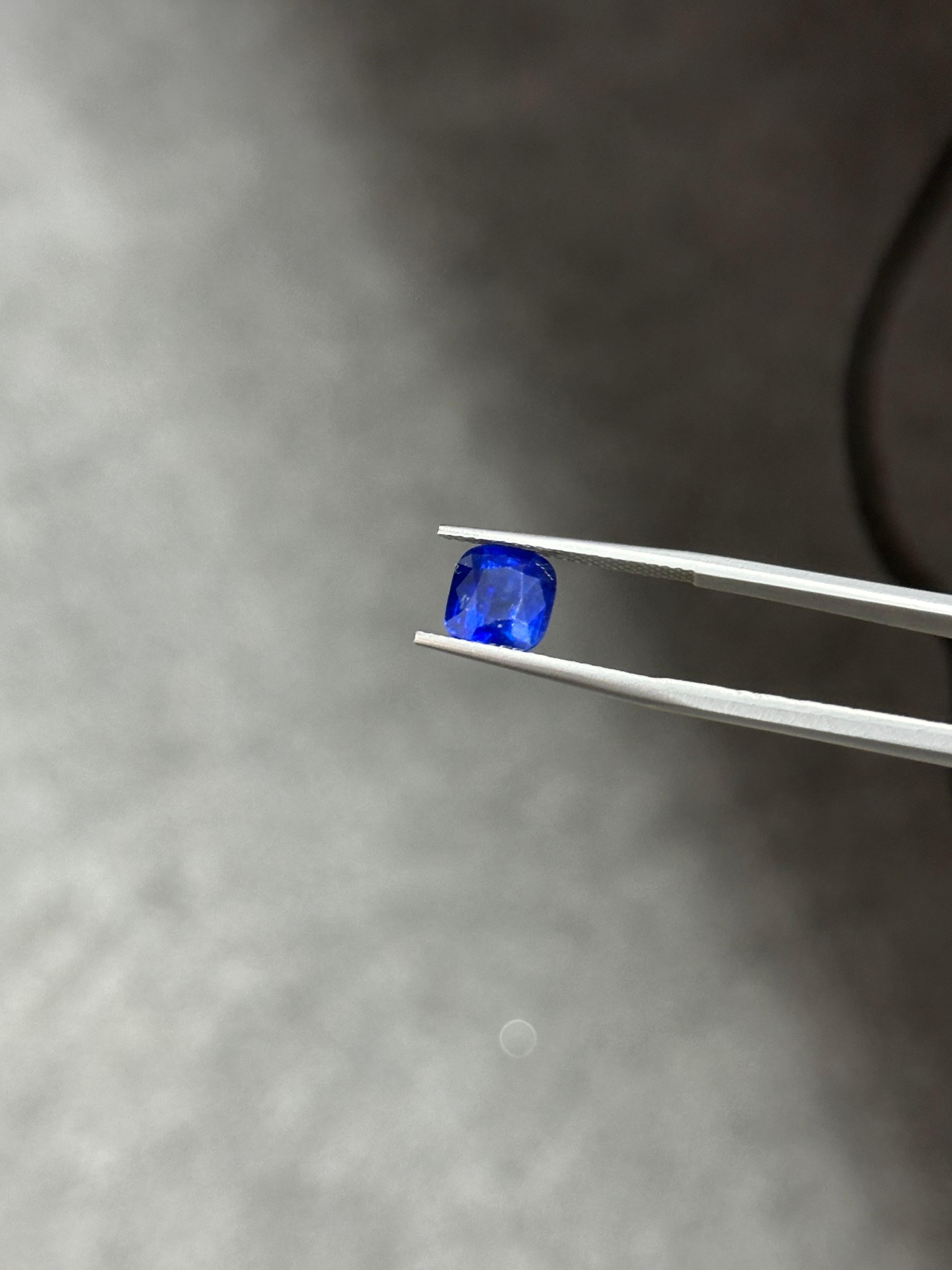 Women's or Men's 2.46 Carat Ceylon Blue cushion-cut Sapphire