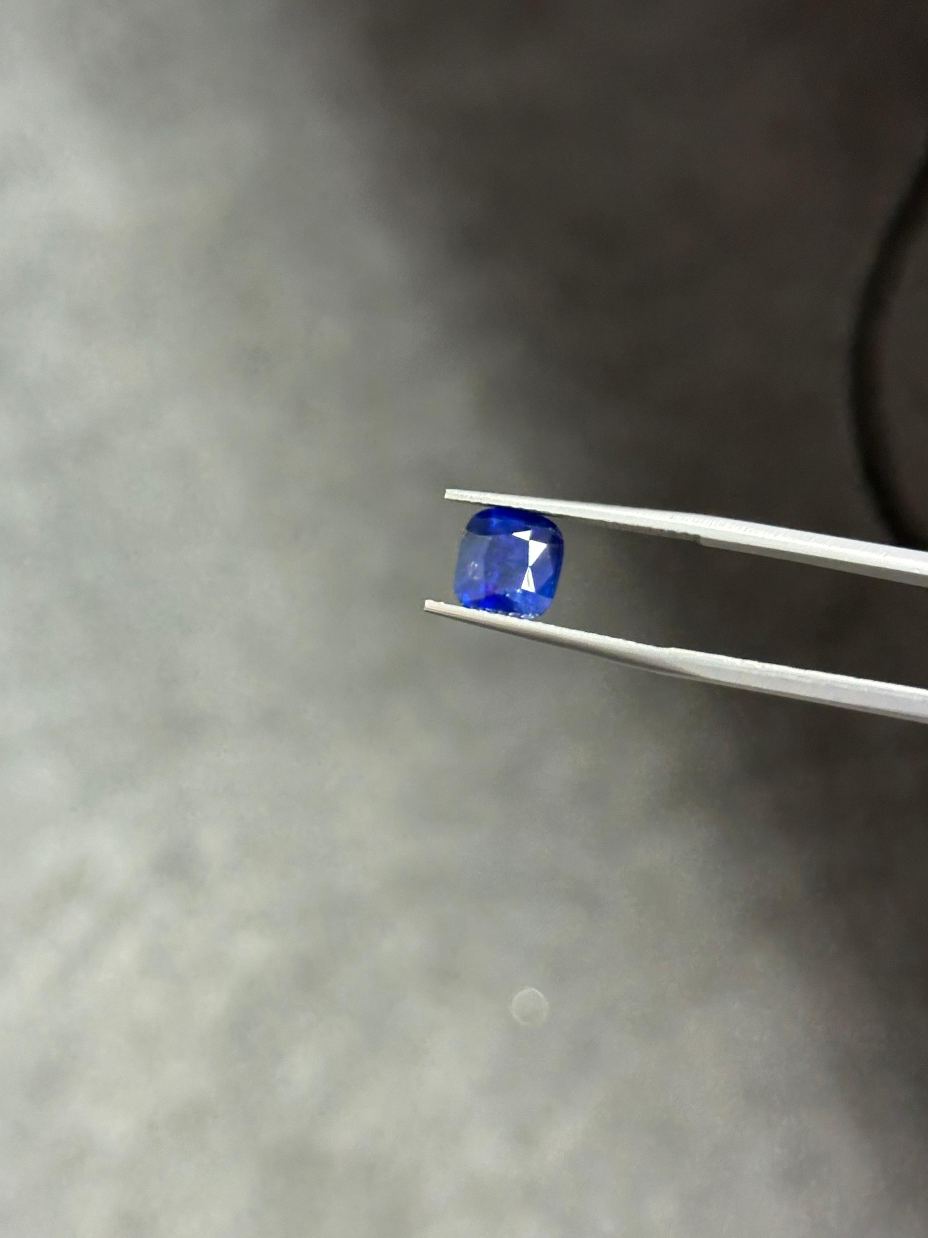 2.46 Carat Ceylon Blue cushion-cut Sapphire 1