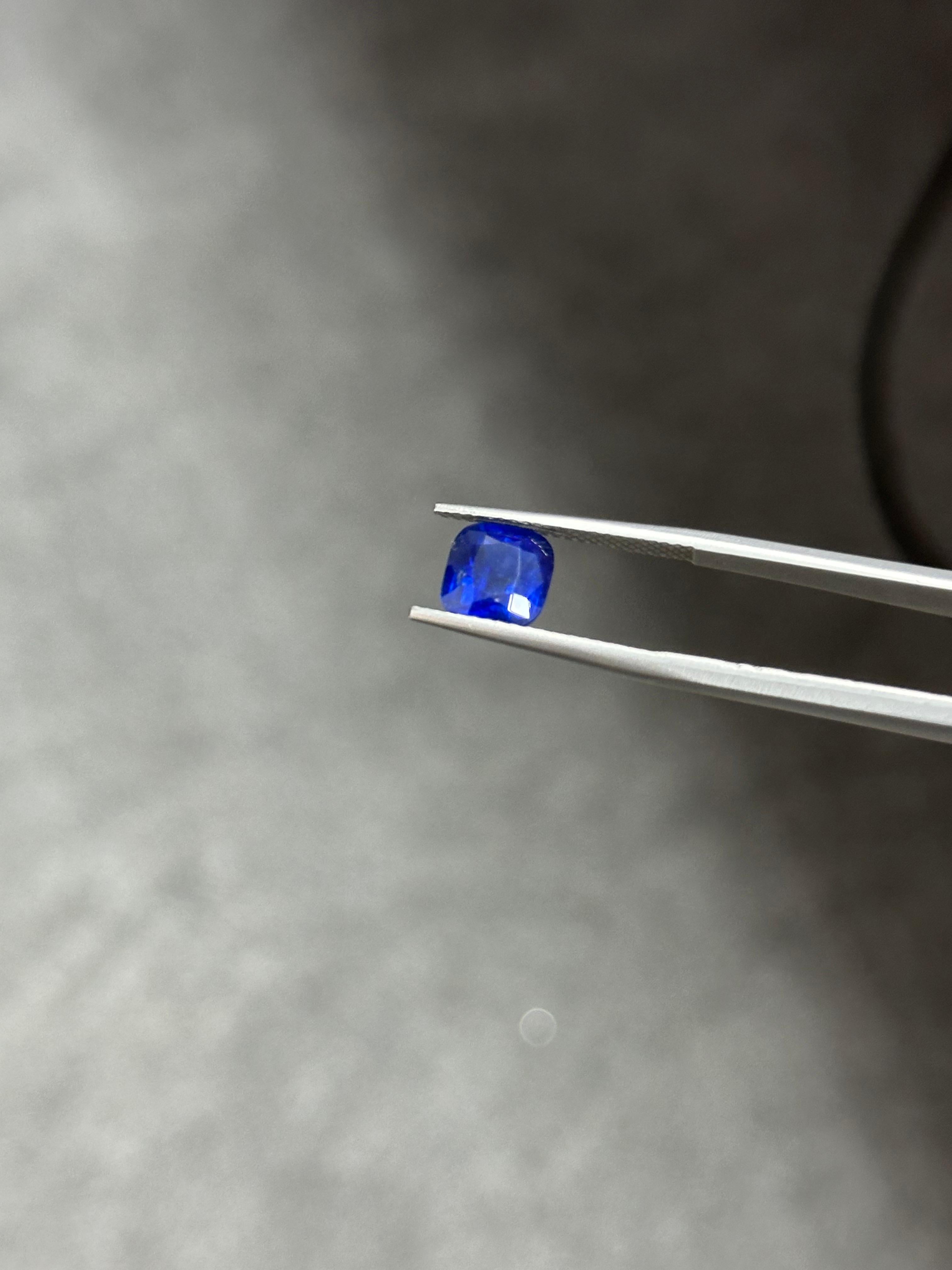 2.46 Carat Ceylon Blue cushion-cut Sapphire 2