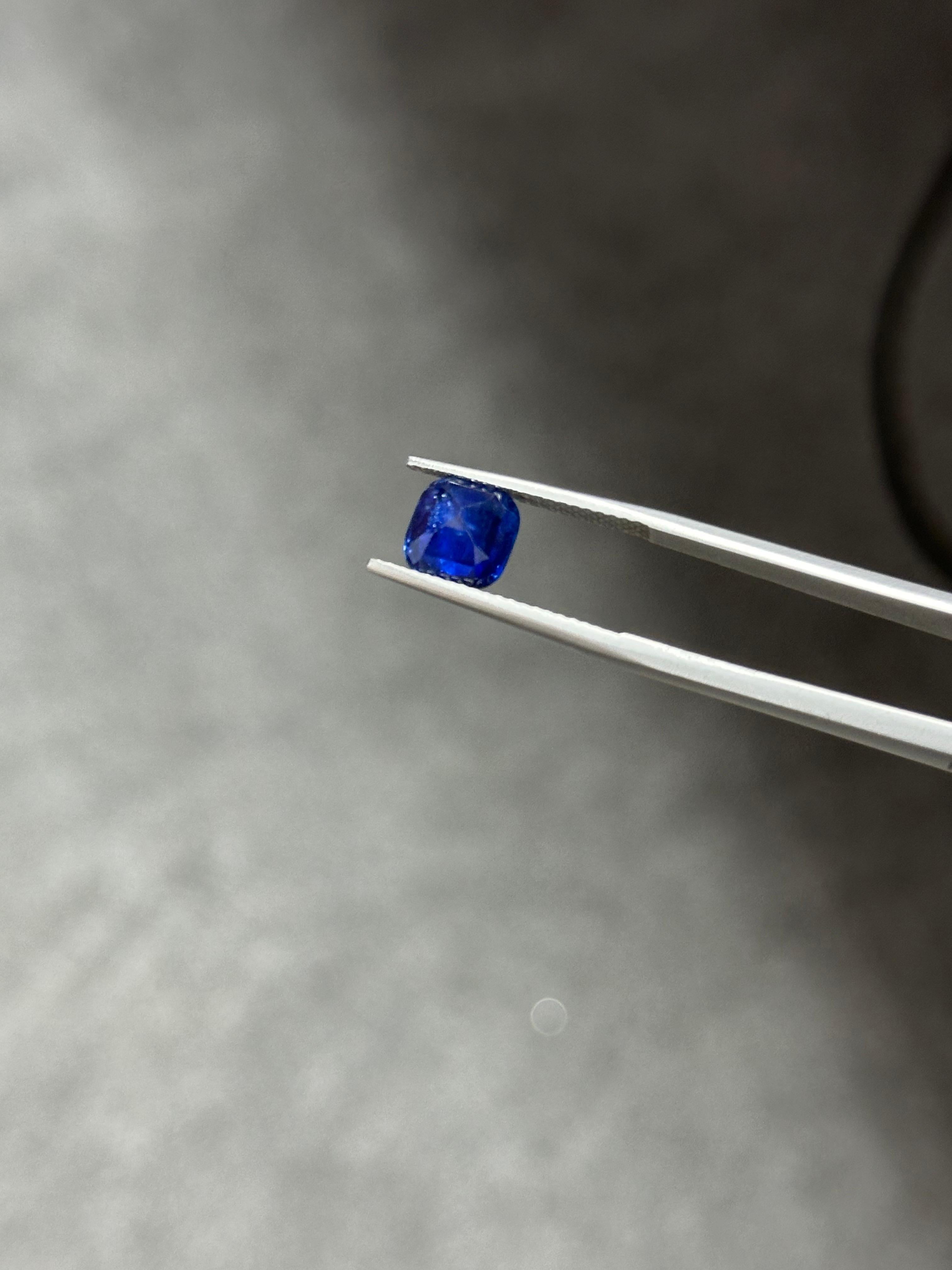 2.46 Carat Ceylon Blue cushion-cut Sapphire 3