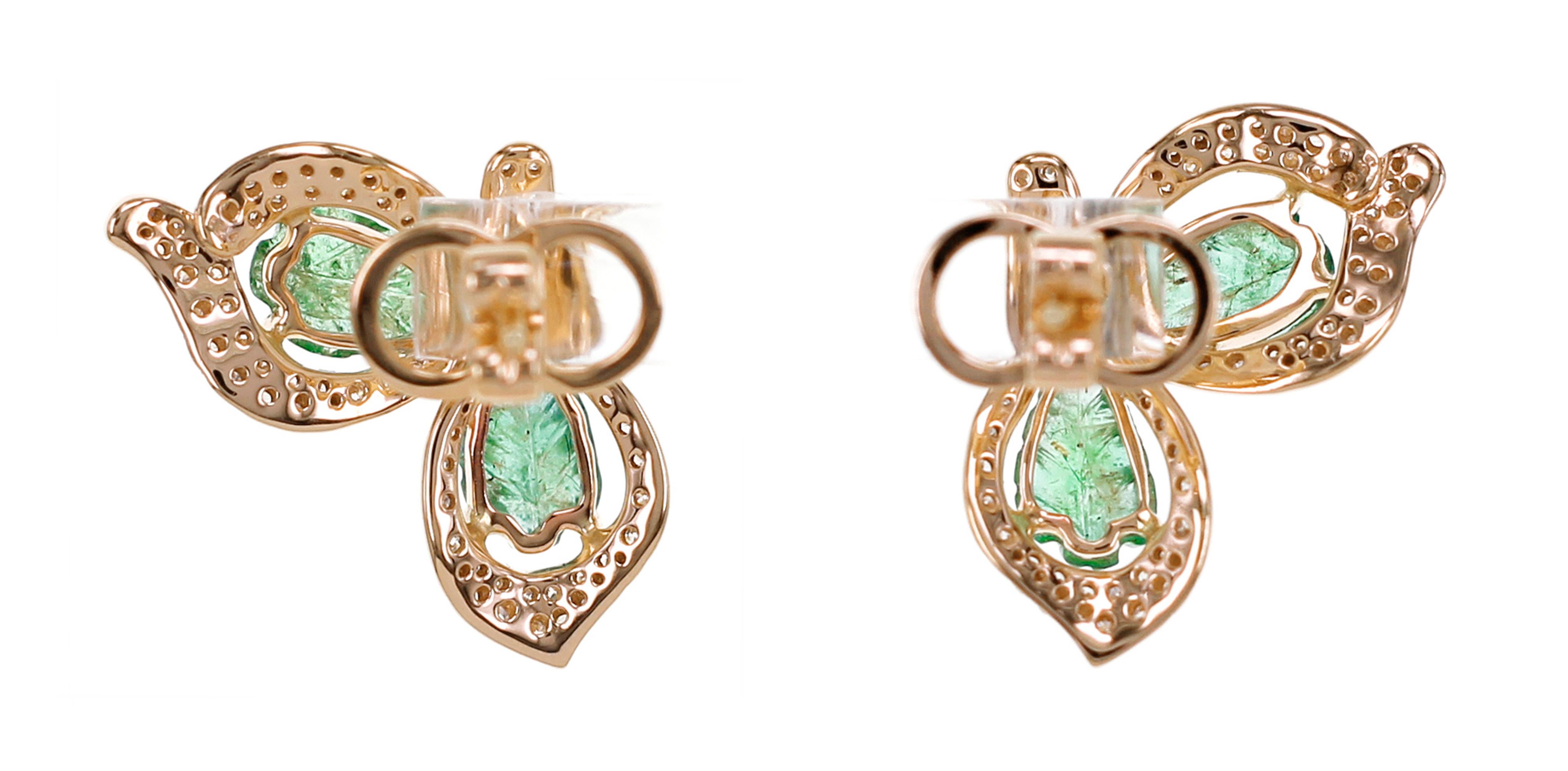 2.46 Carat Emerald Carving and Diamond Stud Earring In New Condition For Sale In Hung Hom, HK