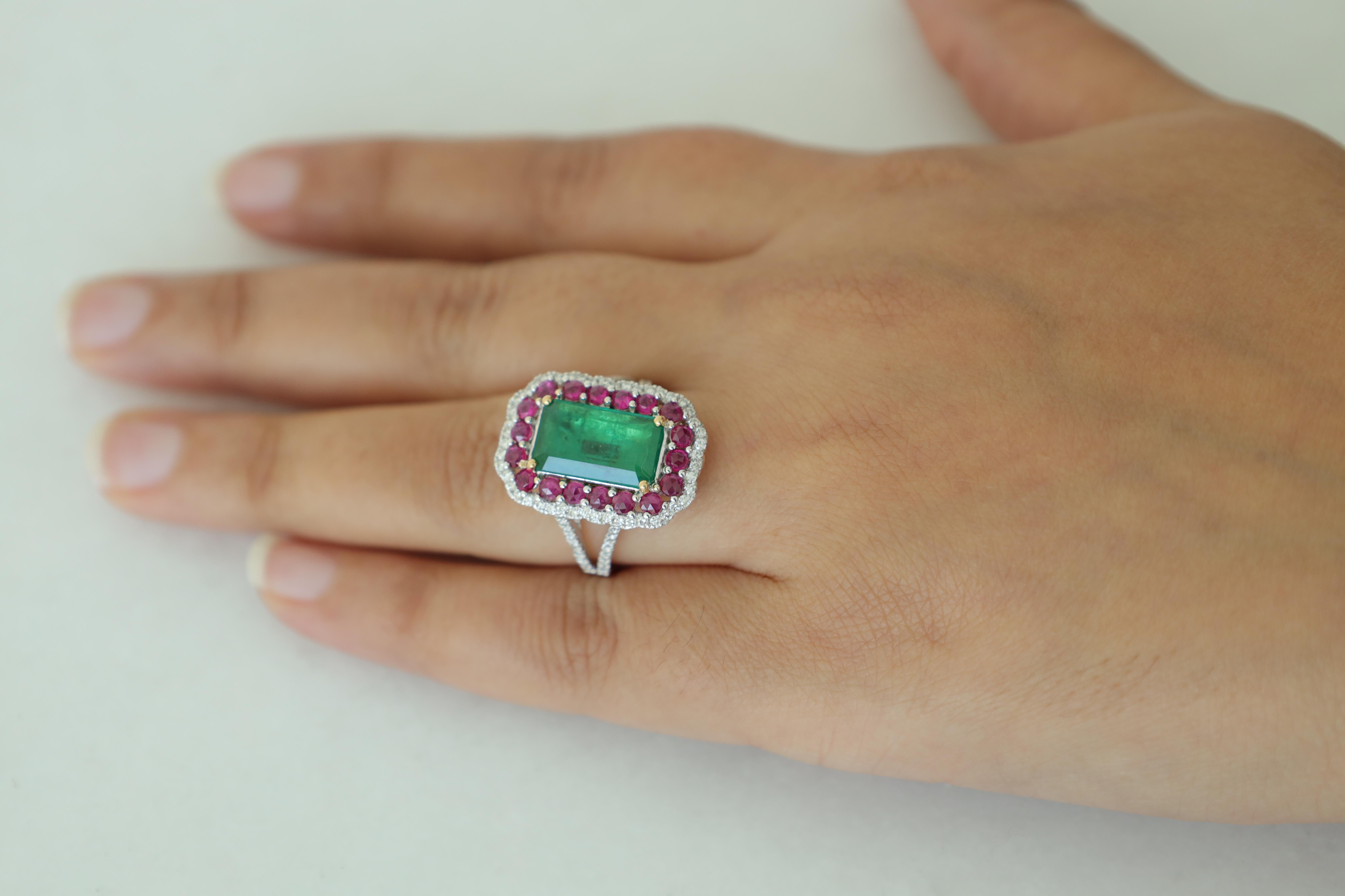 2.46 Carat Emerald with Ruby & Diamond Set in White Gold In New Condition For Sale In Jaipur, Rajasthan