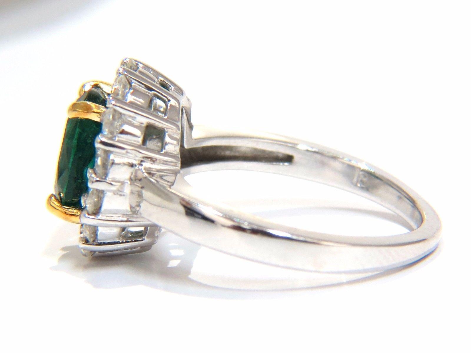 2.46 Carat Natural Emerald Diamonds Ring 18 Karat Vivid Green Halo A+ In New Condition For Sale In New York, NY