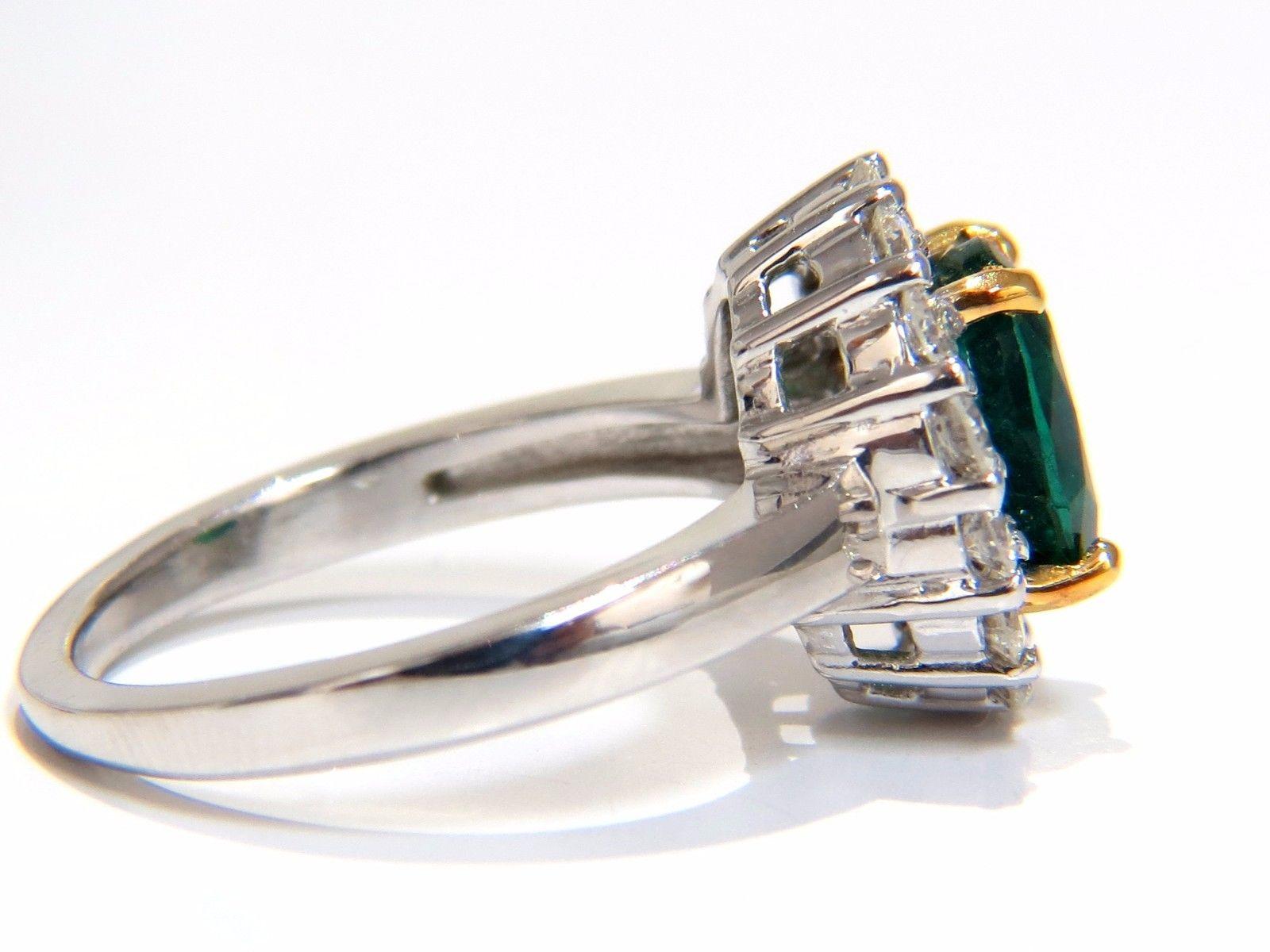 Women's or Men's 2.46 Carat Natural Emerald Diamonds Ring 18 Karat Vivid Green Halo A+ For Sale