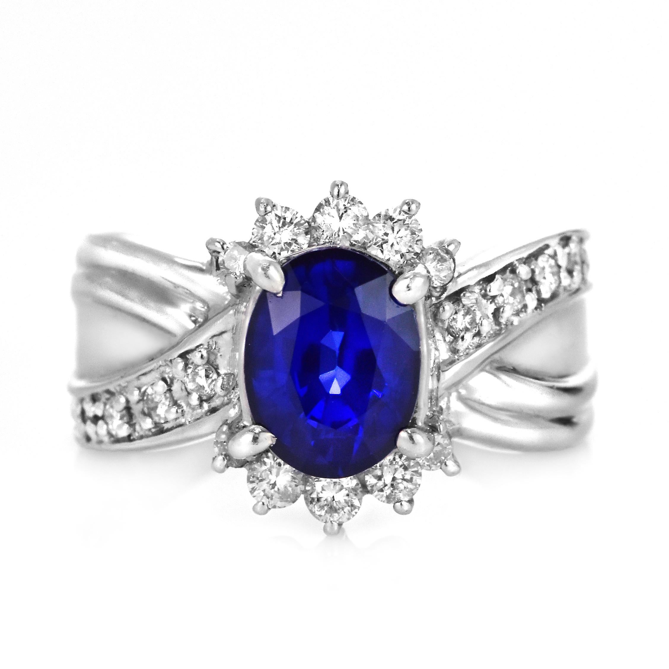 2,46 Karat natürlicher königsblauer Saphir und Diamantring aus Platin (Ovalschliff) im Angebot