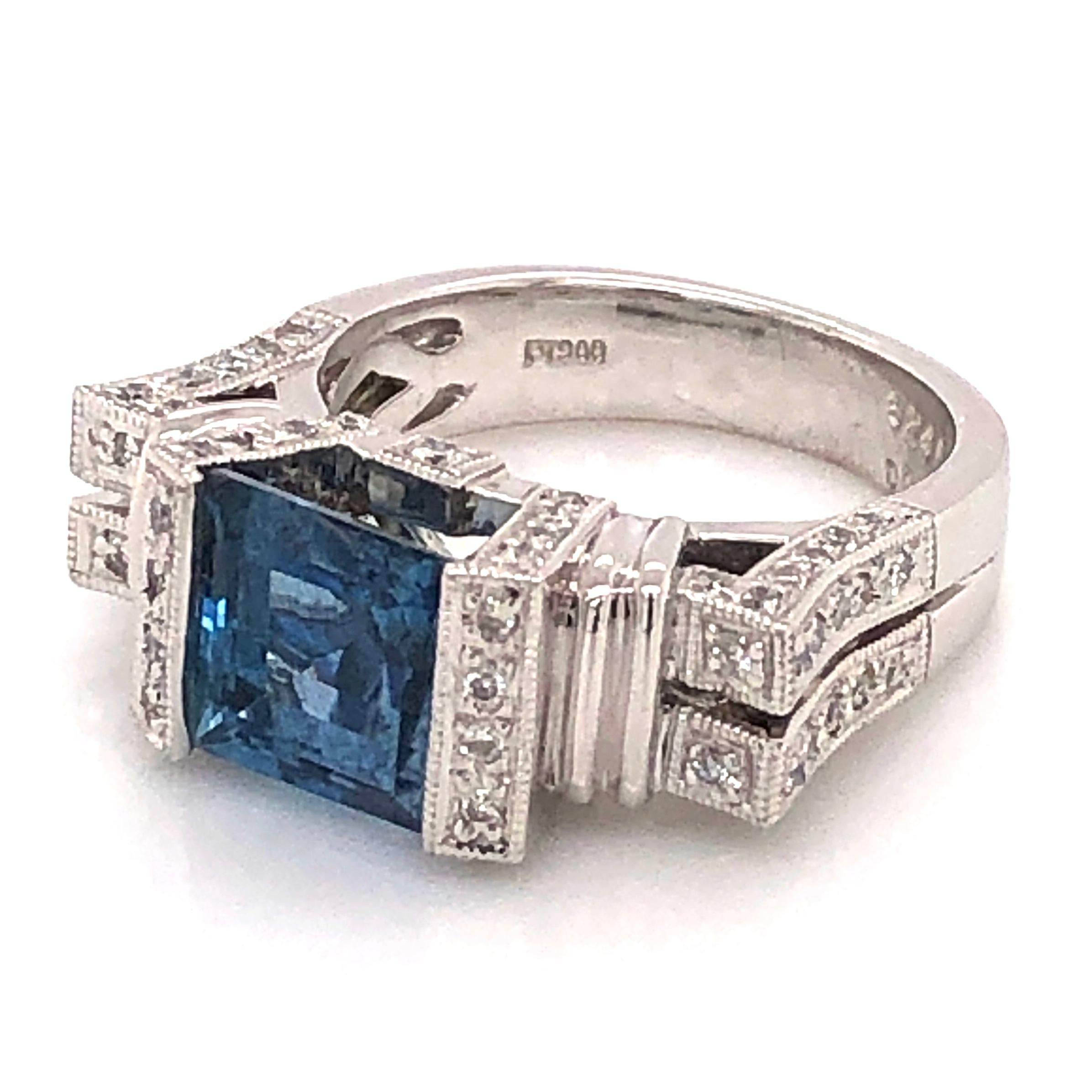 2.46 Carat Square Deep Aquamarine GIA et Diamond Platinum Band Ring en vente 4