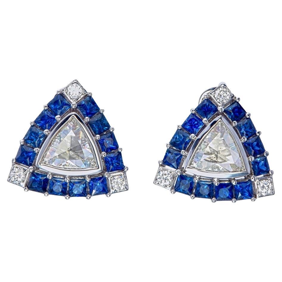 Clous d'oreilles en or 18 carats avec trillion de diamants de 2,46 carats et saphirs bleus