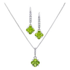 2.46 Carats Clover-Shaped Peridot & Diamond Necklace/Earring Set in 18 Karat WG