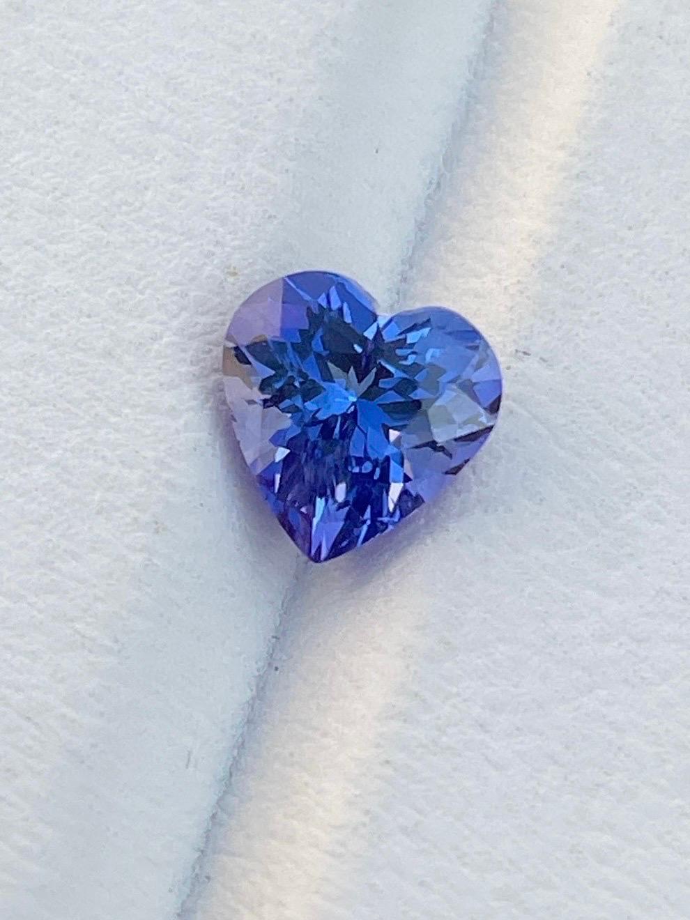 2.46 carats Tanzanite rich blue color perfect cut heart loop clean In New Condition For Sale In bangkok, TH