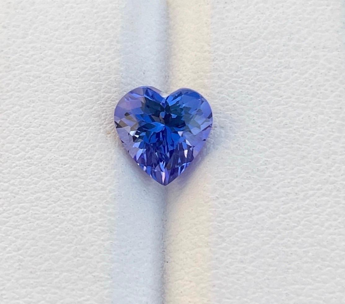 Women's or Men's 2.46 carats Tanzanite rich blue color perfect cut heart loop clean For Sale