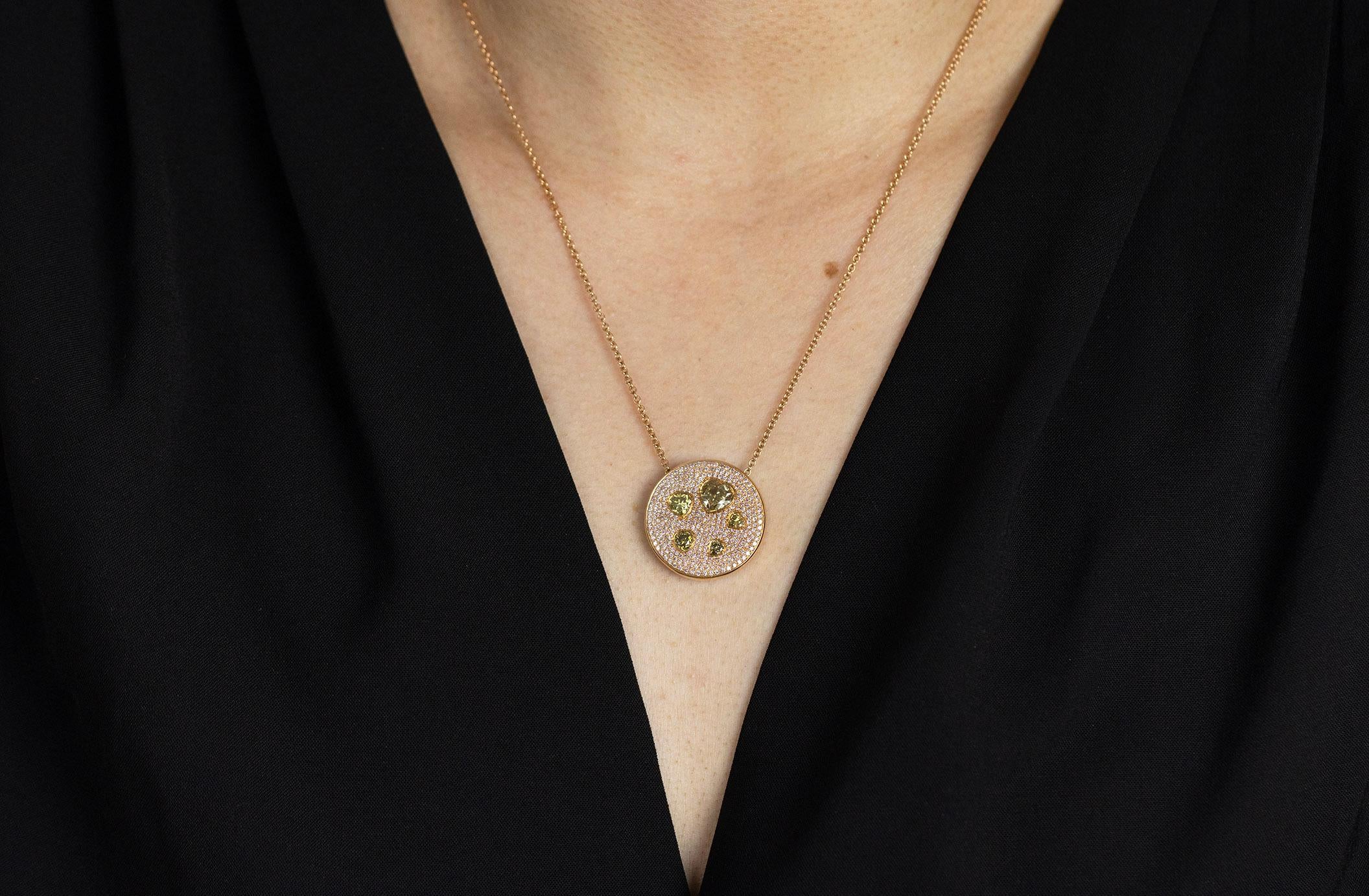 Roman Malakov, collier pendentif en forme de cœur de couleur fantaisie de 2,34 carats Neuf - En vente à New York, NY