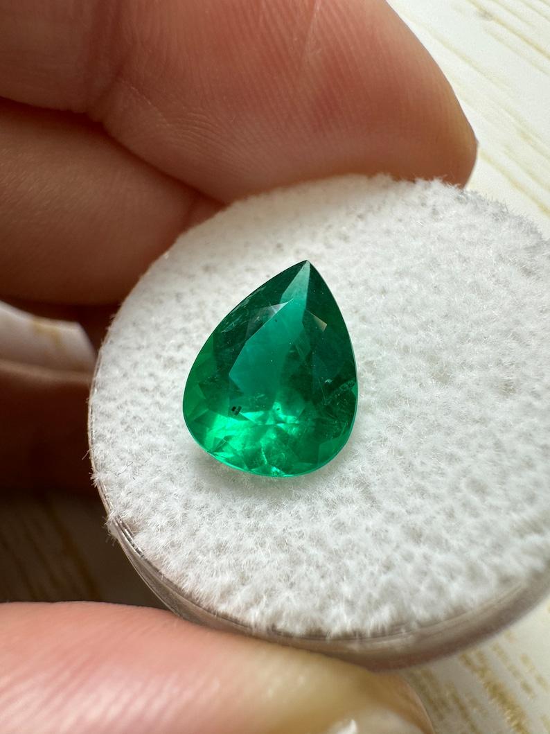 2,46 Ct AAA+ Smeraldo brasiliano verde intenso - Gemma di maggio con taglio a pera In condizioni Nuovo in vendita a Jupiter, FL