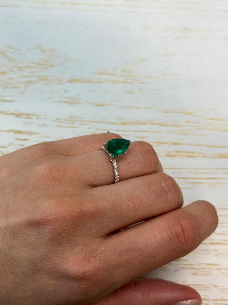 2,46 Ct AAA+ Smeraldo brasiliano verde intenso - Gemma di maggio con taglio a pera in vendita 2
