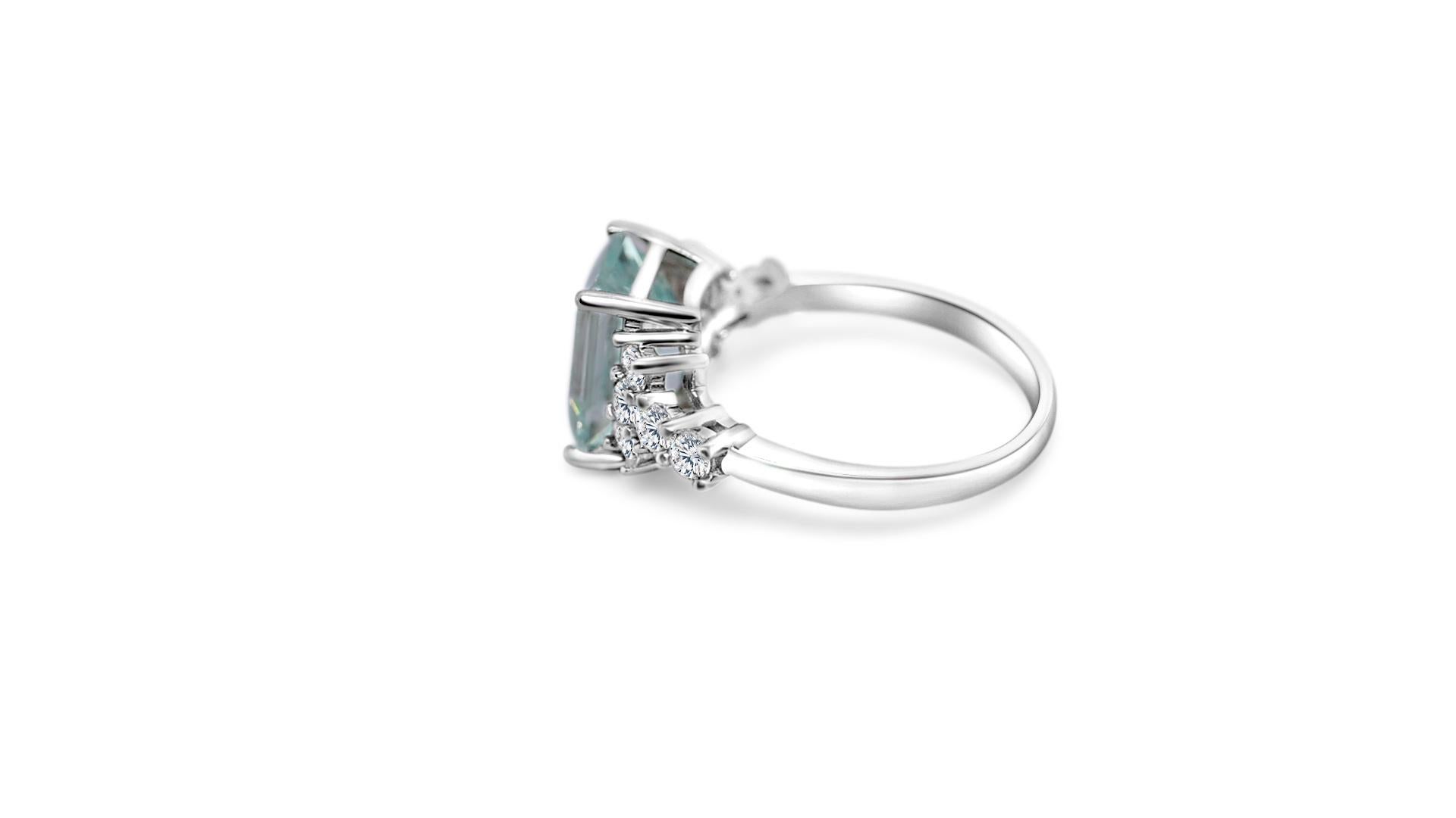 Art Deco 2.10 Ct Aquamarine and Cubic Zirconia 925 Sterling Silver Engagement Ring   For Sale