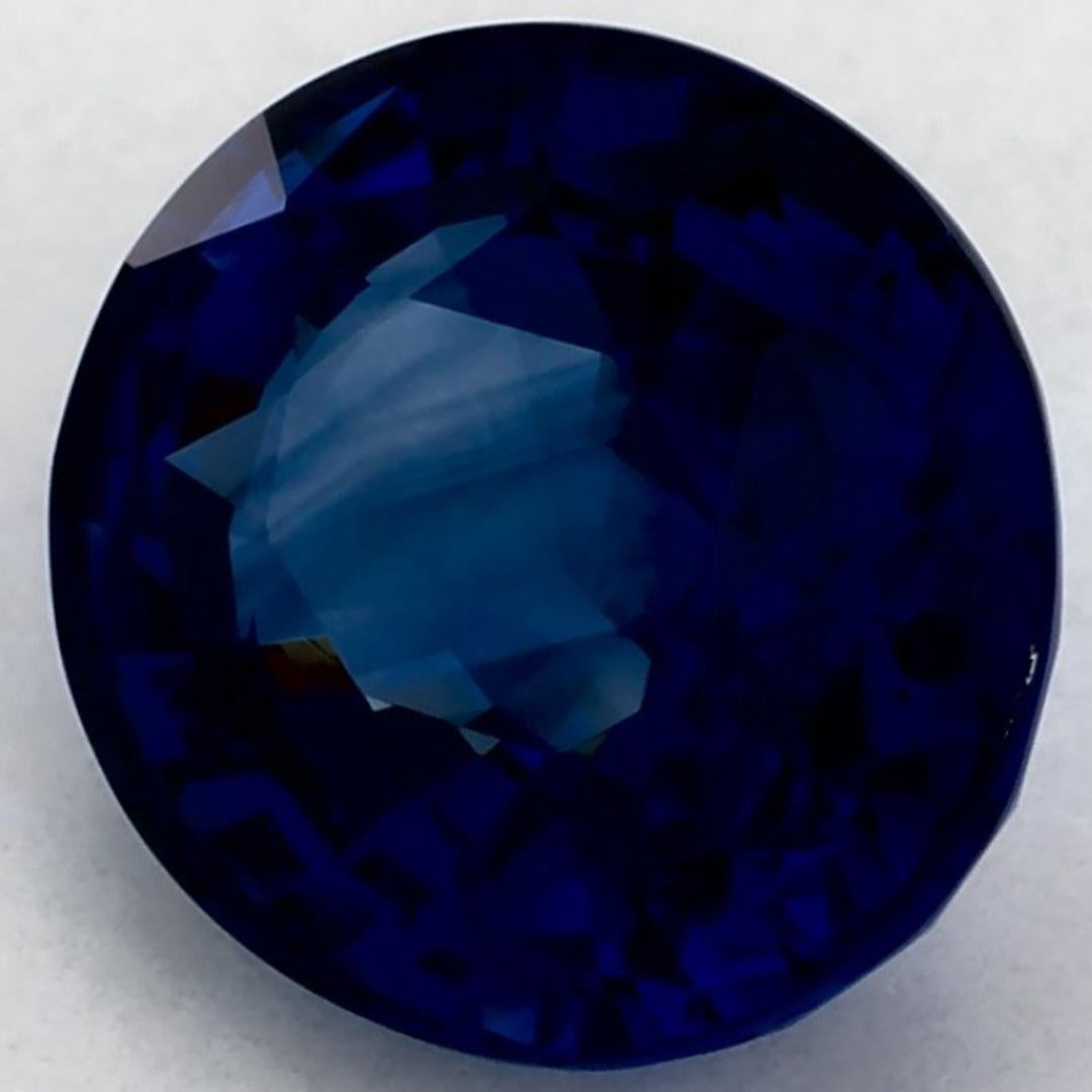 Dieser natürliche blaue Saphir bietet Eleganz und Raffinesse. Mit seiner satten Farbsättigung und seinem präzisen Schliff ist er das perfekte Herzstück für einen Verlobungsring oder ein luxuriöses Schmuckdesign.

Dieser Saphir stammt aus Sri Lanka