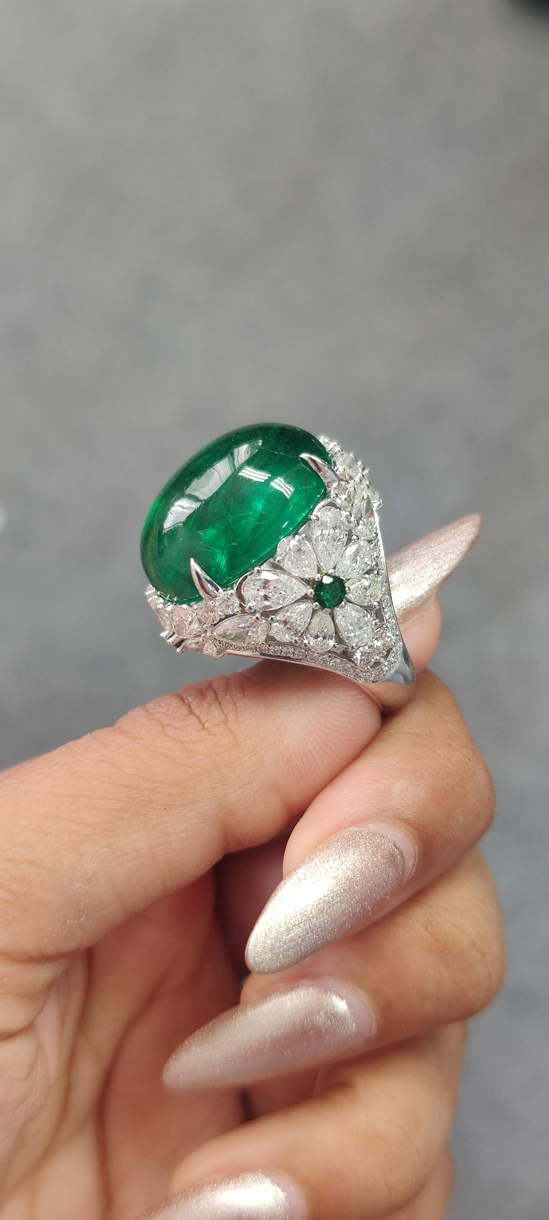 24.60 Carat Cabochon Emerald Art Deco Inspired One-of-a-kind Statement Ring In New Condition For Sale In Bangkok, TH