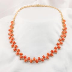 Collier en or jaune 18 carats avec un corail de 24,61 carats et un diamant de 2,87 carats (SI/H)