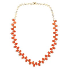 Collier en or jaune 18 carats avec un corail de 24,61 carats et un diamant de 2,87 carats (SI/H)