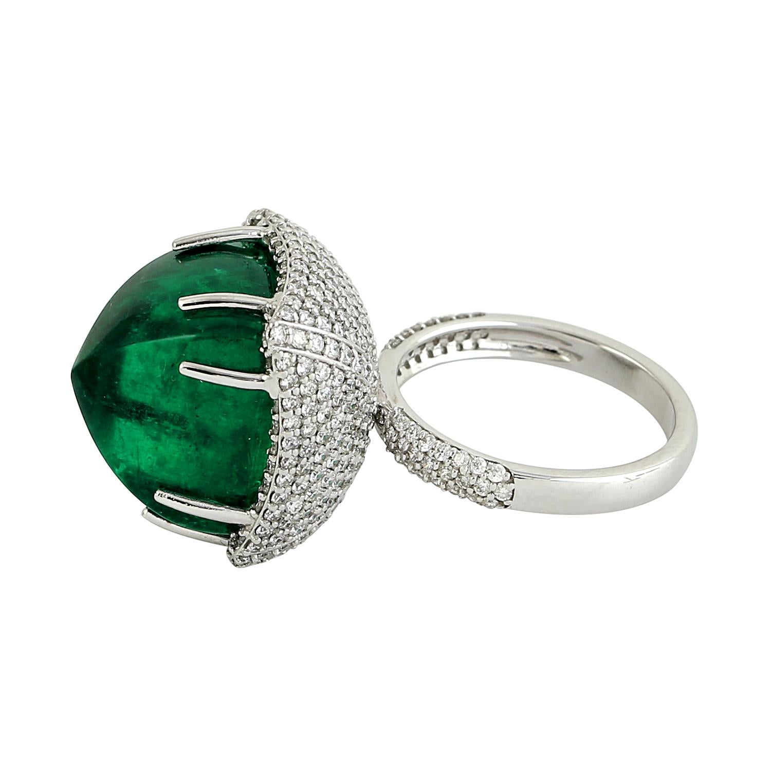 Contemporary 24.61ct Emerald Cocktail Ring With Diamonds Made In 18k White Gold For Sale