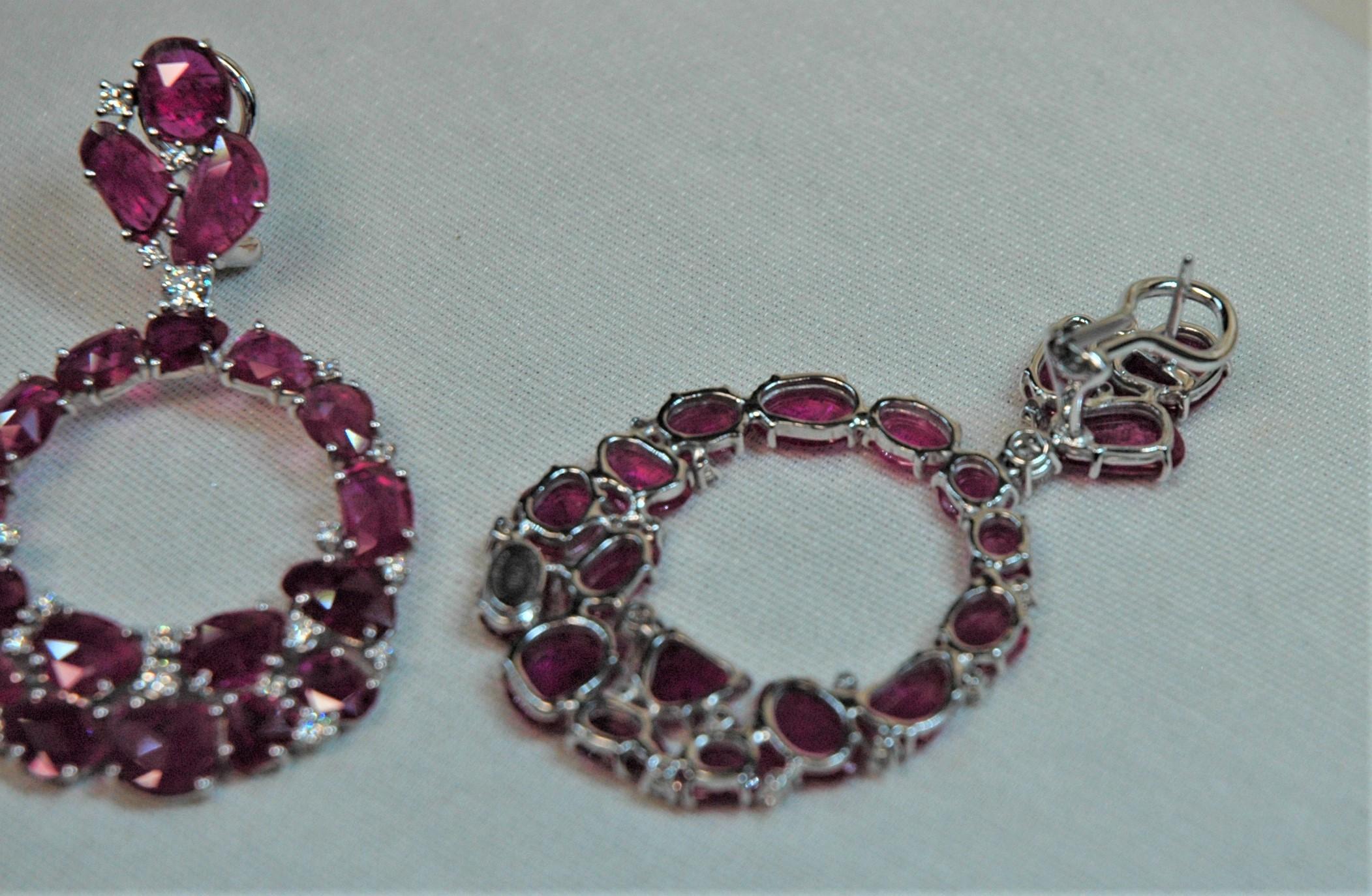 Contemporary 24.63 Carats Rubies, 0.96 Carats Diamonds, White Gold drop Earrings For Sale