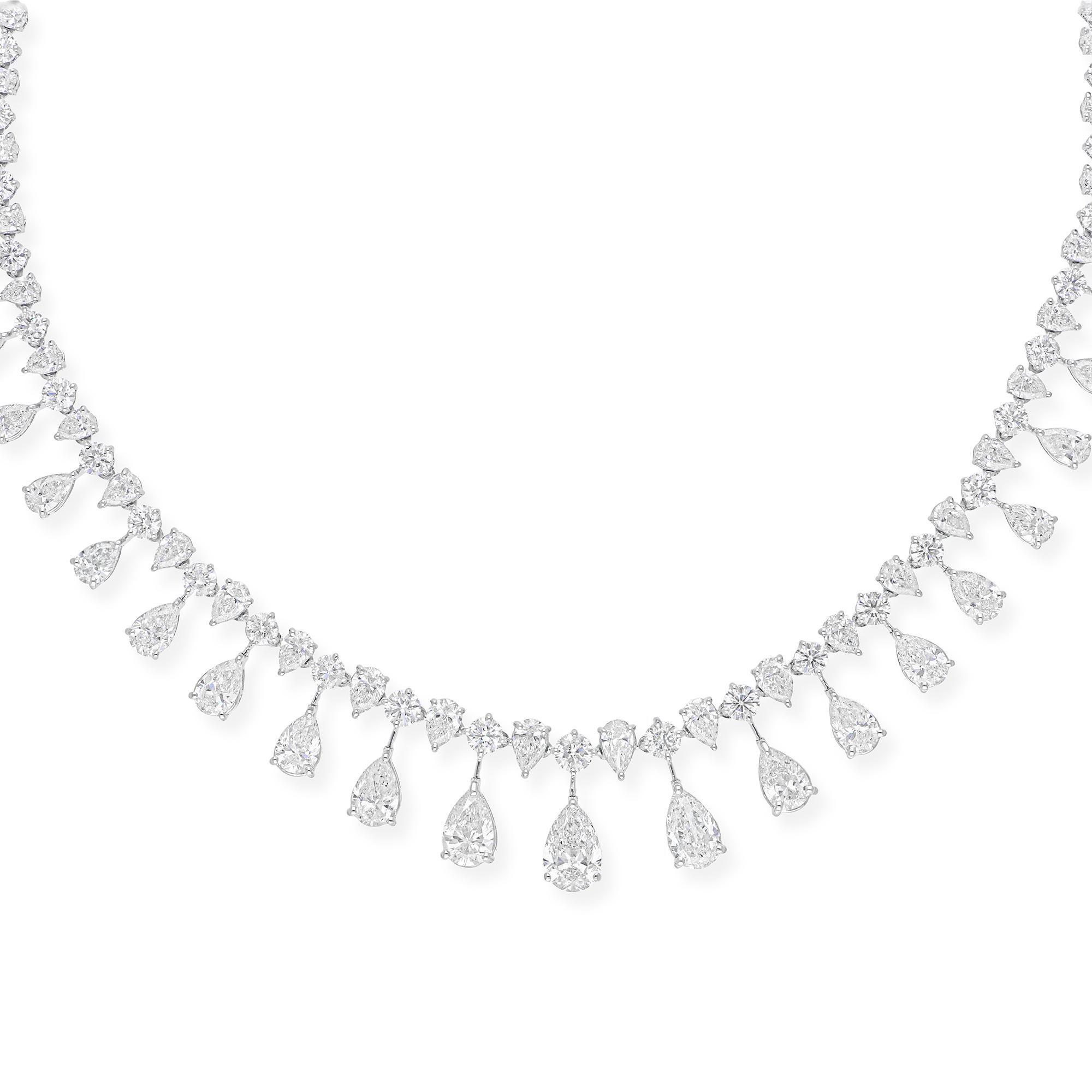 Fundido en oro de 14 quilates, este exquisito collar está engastado con 24,68 quilates de brillantes diamantes.

SIGUE LA TIENDA DE SPECTRUM JEWELS para ver la última colección y piezas exclusivas. Spectrum Jewels se enorgullece de ser uno de los