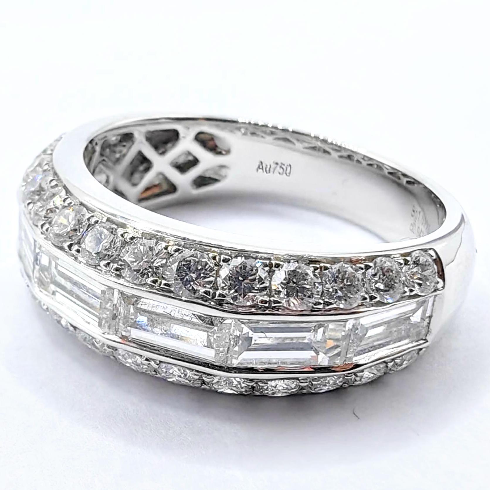 Im Angebot: 2,46ct Baguette & Rundschliff Pavé Diamant 3 Row Halb Ewigkeit Ring 18K Weißgold () 4