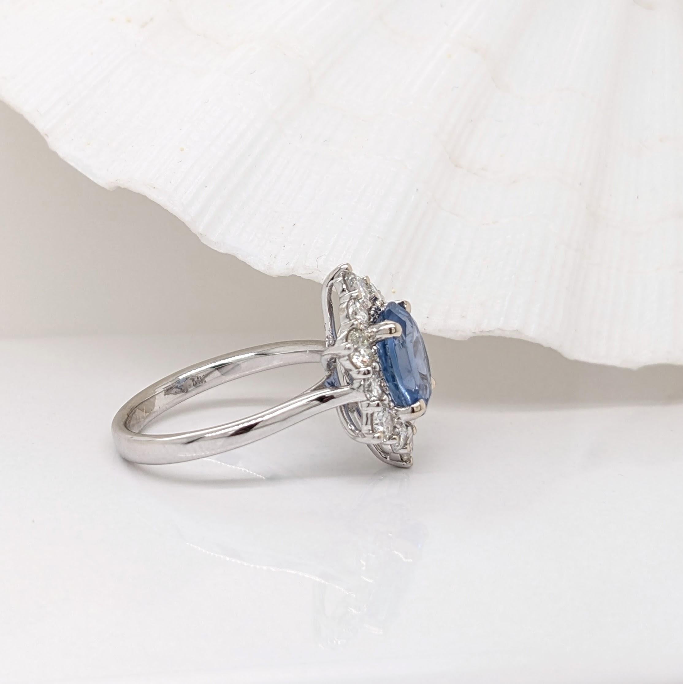 2,46 Karat Blauer Saphir Ring mit Diamant-Halo aus massivem 14k Weißgold Oval 9x7 mm (Ovalschliff) im Angebot