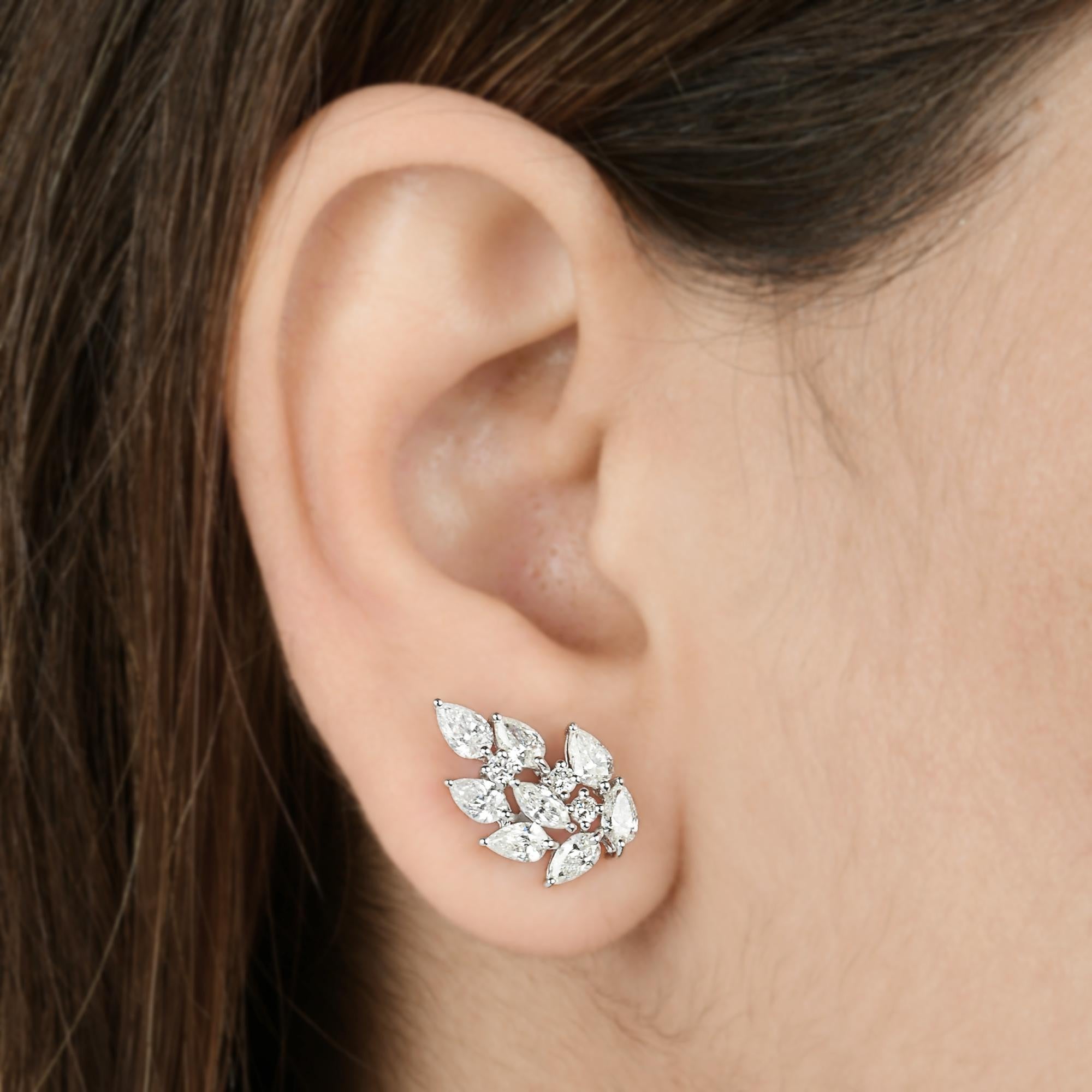 Pendientes de oro de 14 quilates con diseño de hoja de diamantes talla pera de 2,46 quilates Todos los aranceles pagados en Nuevo estado para la venta en Diera, Dubai