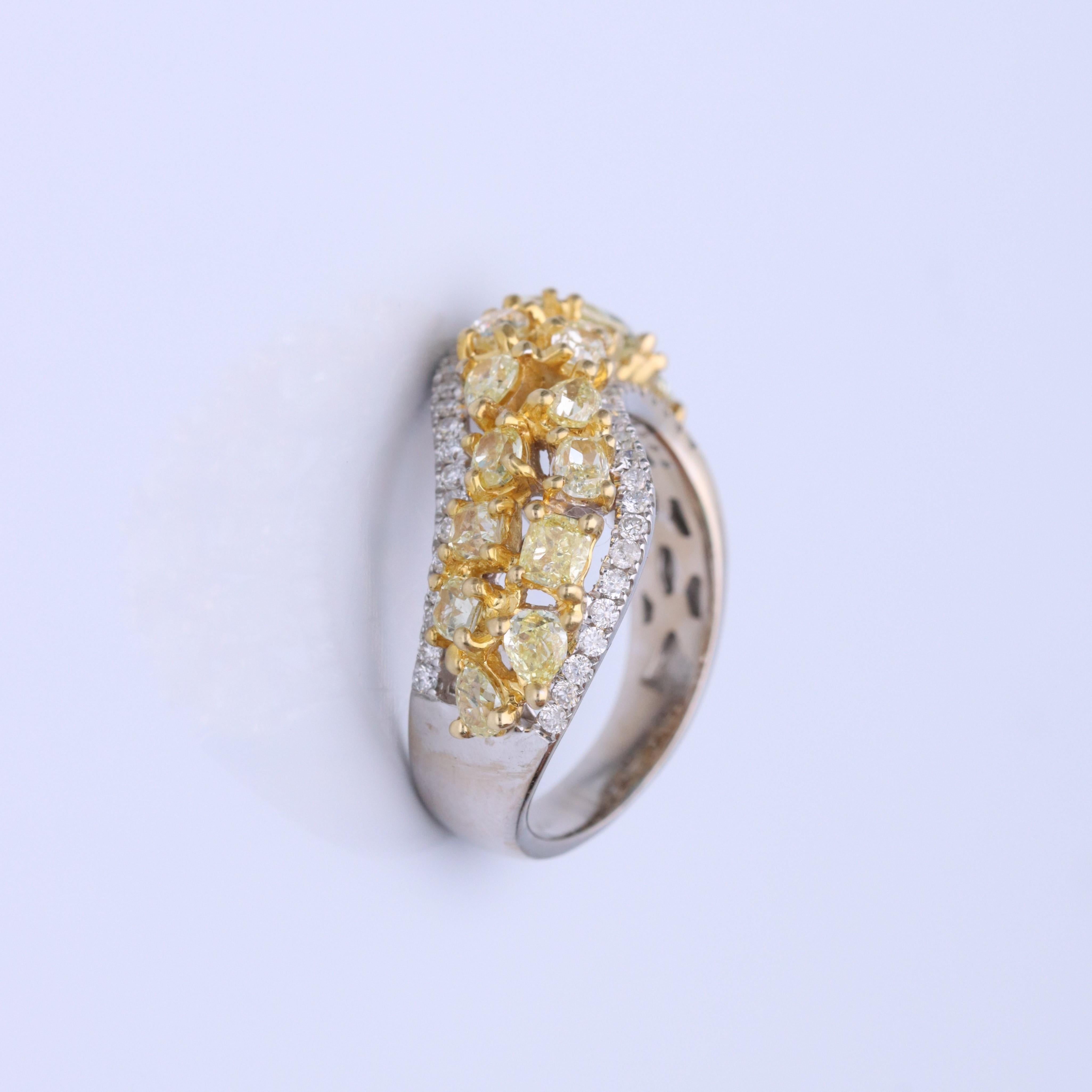 Round Cut 2.46CT Yellow Diamond with Round-Cut White Diamonds 18k TT Gold Ring For Sale