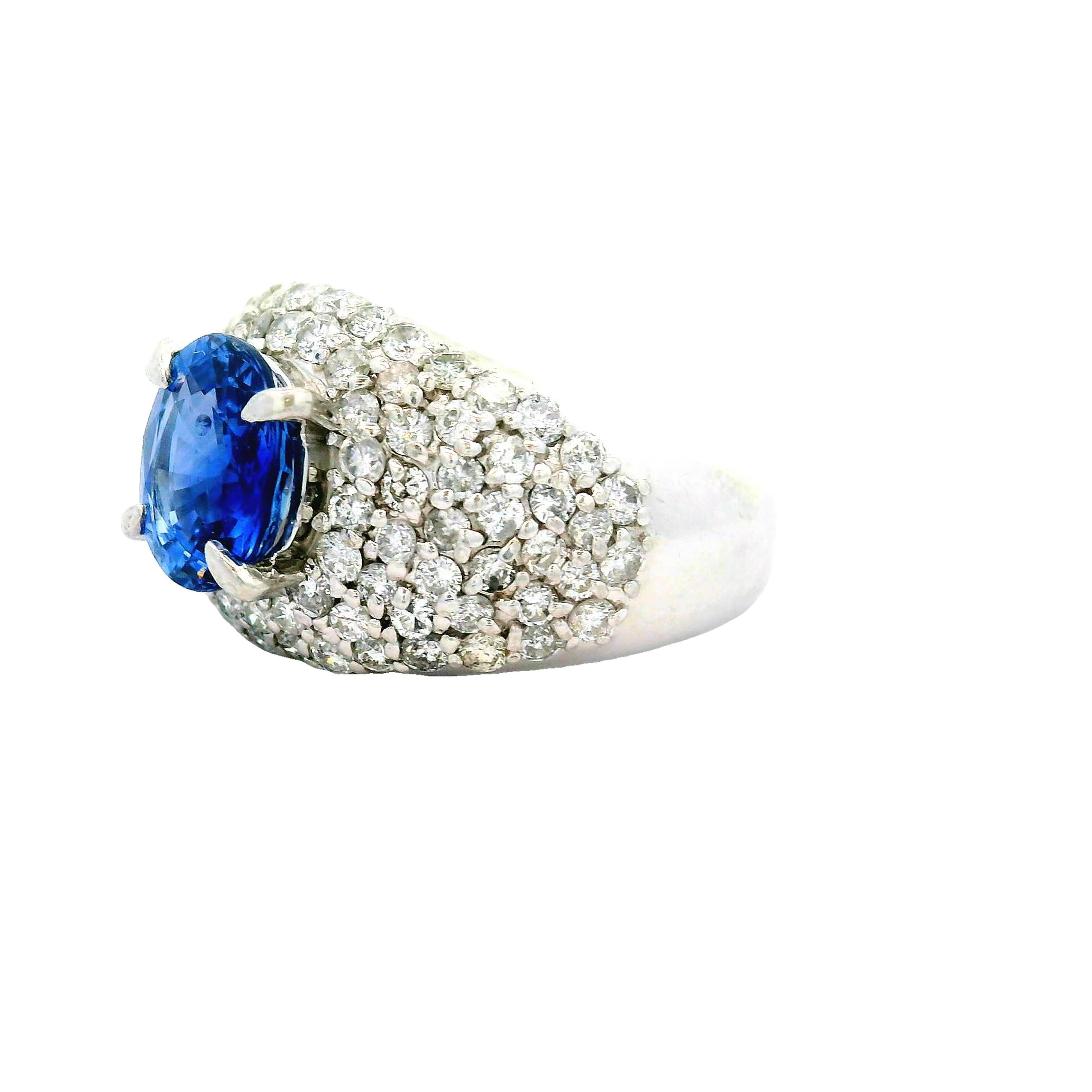 Platinring mit 2,47 Karat blauem Saphir und Diamant in Pavé-Fassung im Zustand „Hervorragend“ im Angebot in Beverly Hills, CA