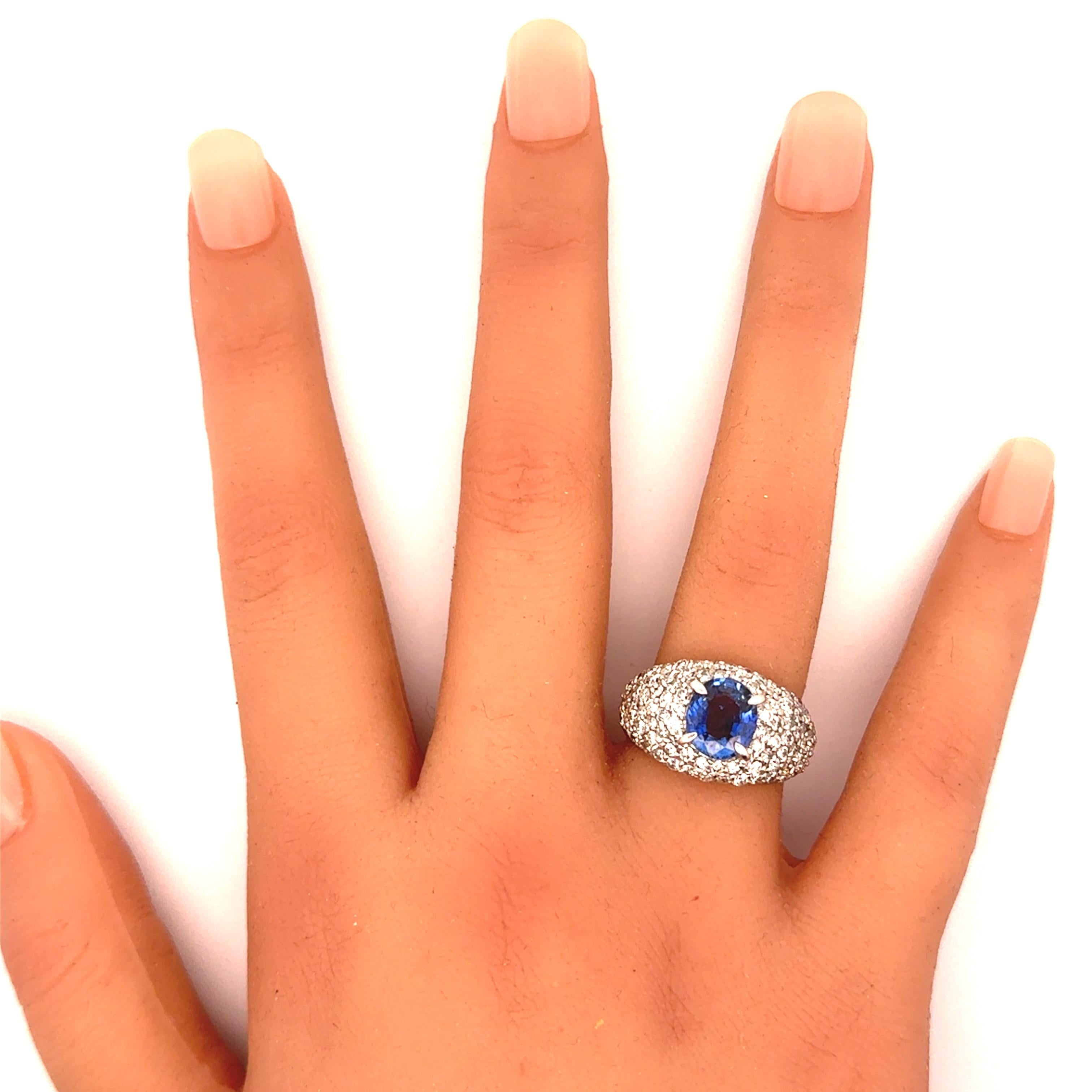 Platinring mit 2,47 Karat blauem Saphir und Diamant in Pavé-Fassung Damen im Angebot