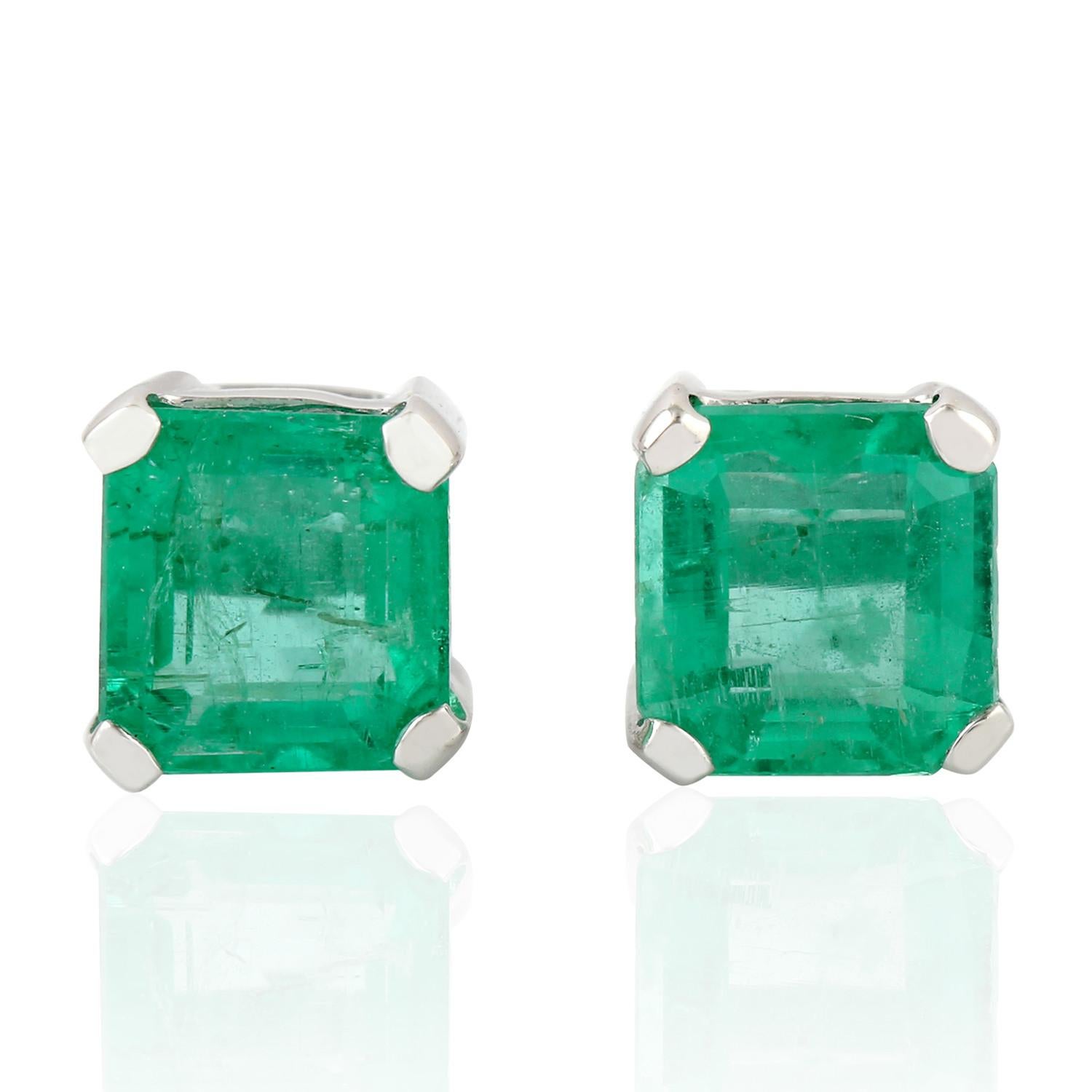 Contemporary 2.47 Carat Emerald 14 Karat Gold Stud Earrings For Sale