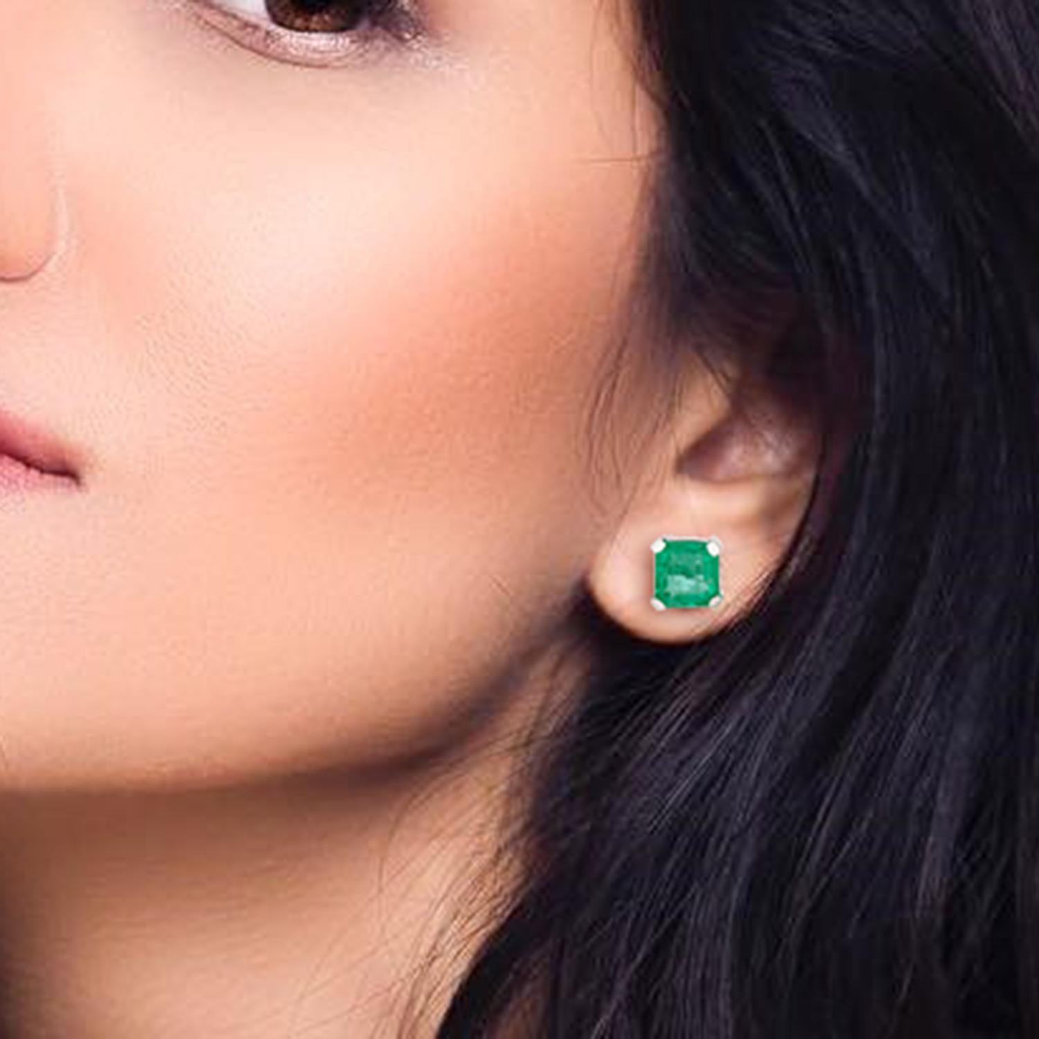 Princess Cut 2.47 Carat Emerald 14 Karat Gold Stud Earrings For Sale