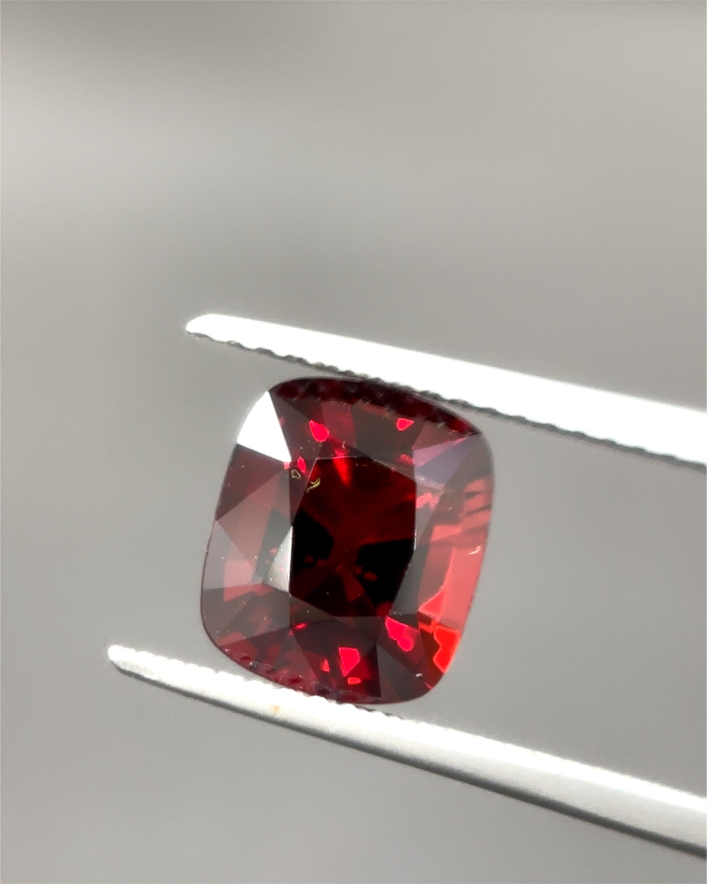 2.47 Karat GIA-zertifizierter burmesischer unbehandelter roter Spinell (Kissenschliff) im Angebot