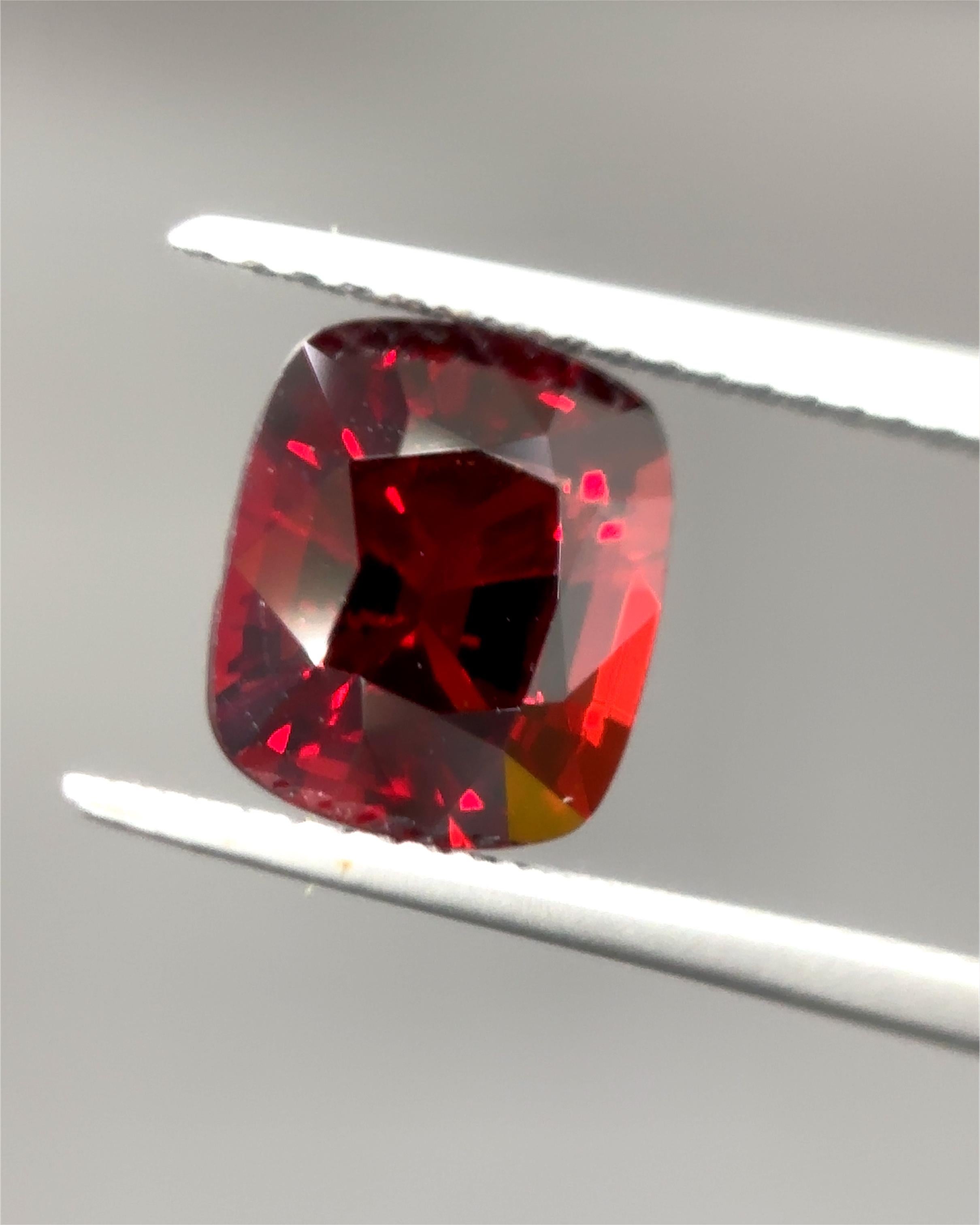 2.47 Karat GIA-zertifizierter burmesischer unbehandelter roter Spinell im Angebot 1