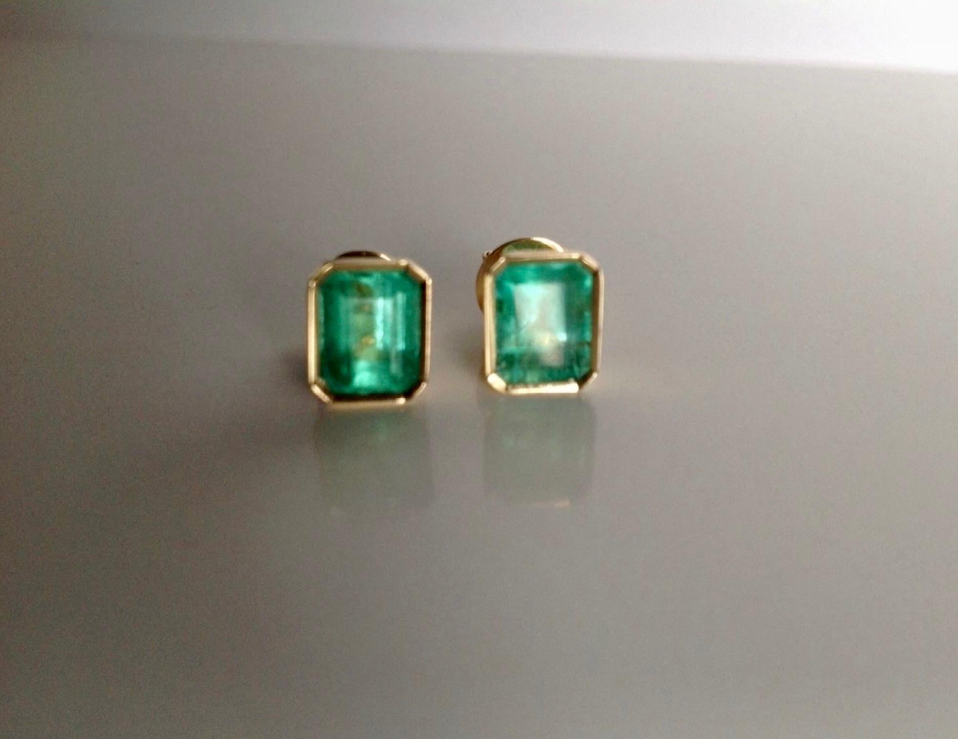 2.47 Carat Natural Colombian Emerald Stud Earrings 18 Karat Yellow Gold 4