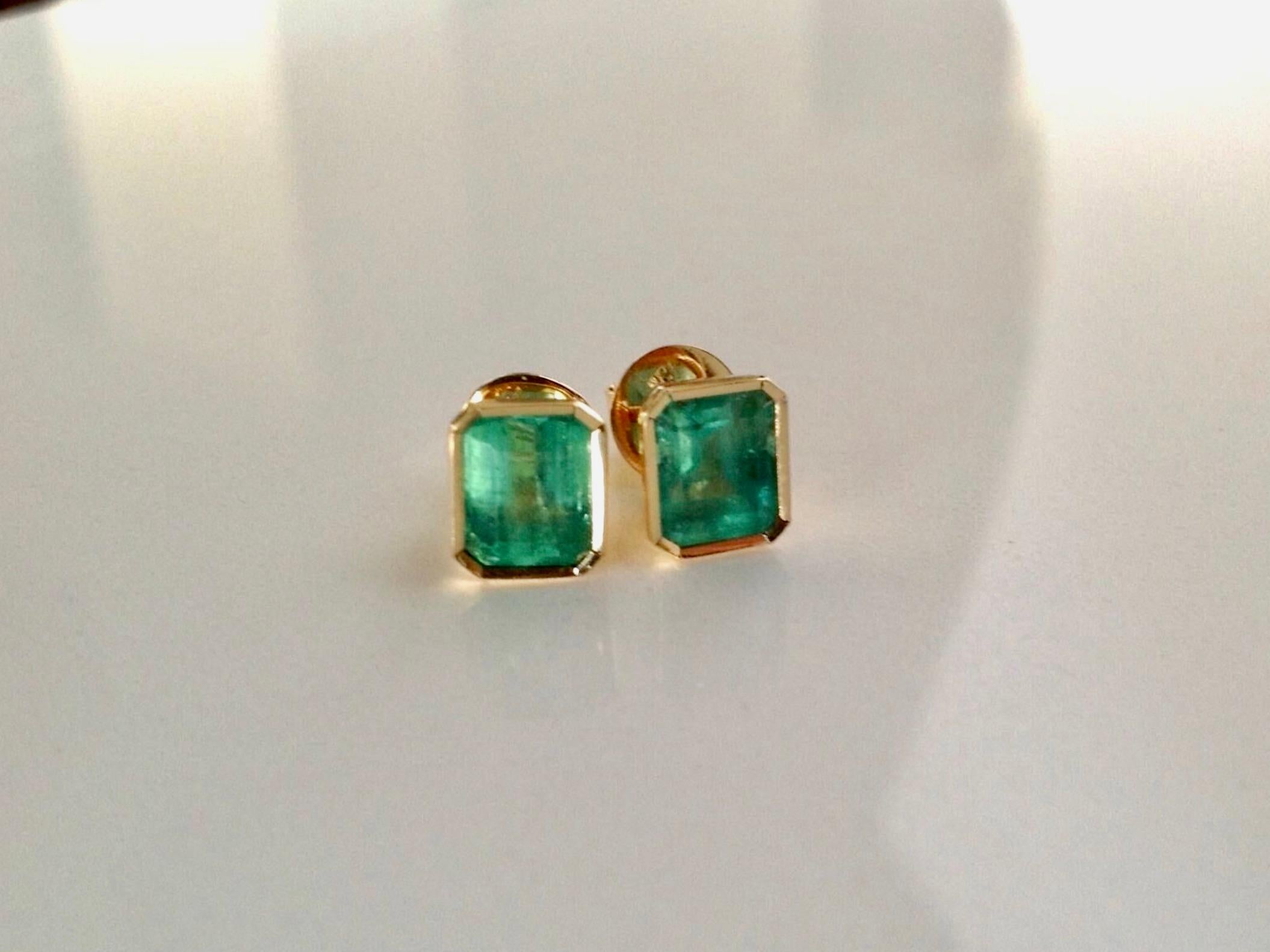 Primary Stones: 100% Natural Colombian Emeralds
Shape or Cut : Emerald Cut
Average Color/Clarity : AAA Medium Green/ Clarity, VS
Total Weight Emeralds: 2.47 Carats (2 emeralds)
Second Stones: None
Total Gemstones Weight: 2.47 Carats
Style: Studs/
