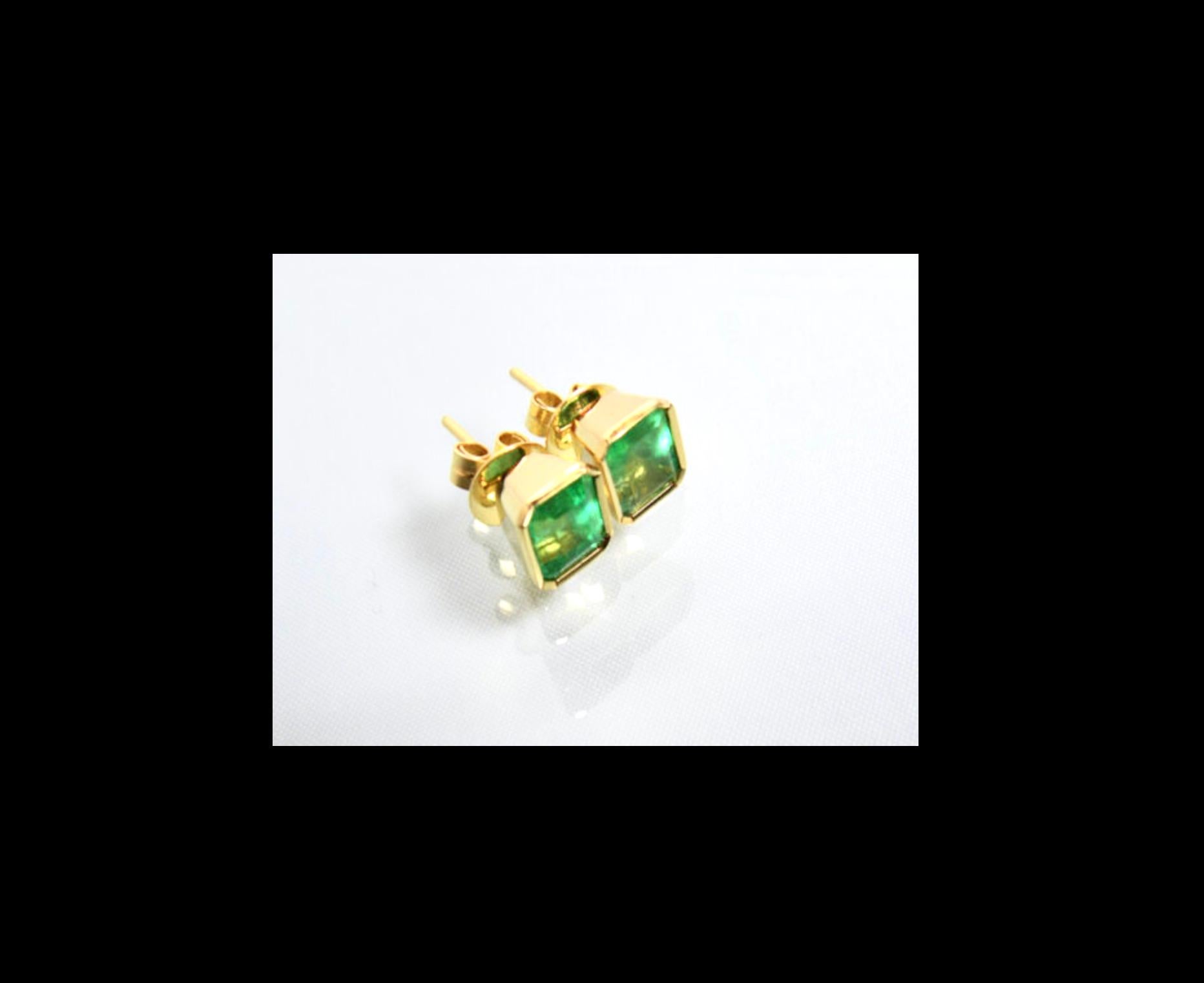 Emerald Cut 2.47 Carat Natural Colombian Emerald Stud Earrings 18 Karat Yellow Gold