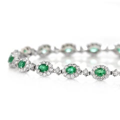 2.47 Carat Natural Vivid Green Emeralds and Diamonds Bracelet Made in Platinum