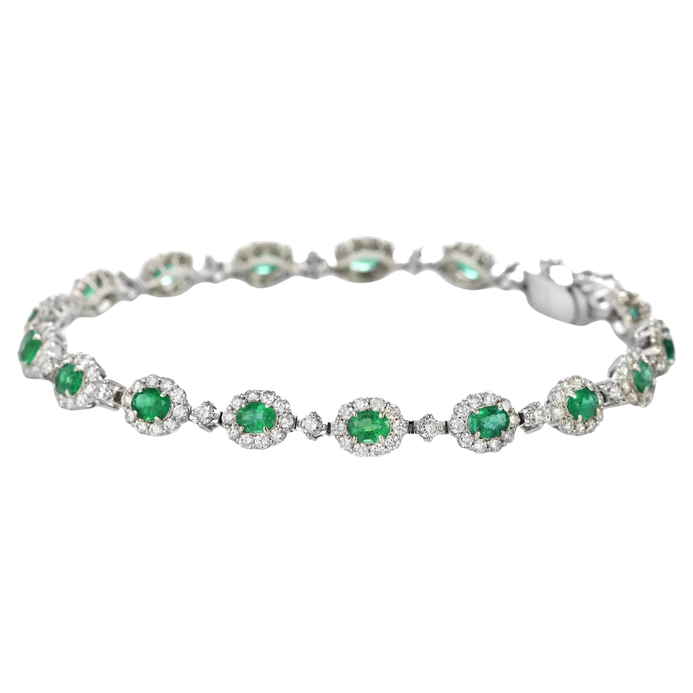 2,47 Karat natürliche Vivid grüne Smaragde und Diamanten Armband aus Platin