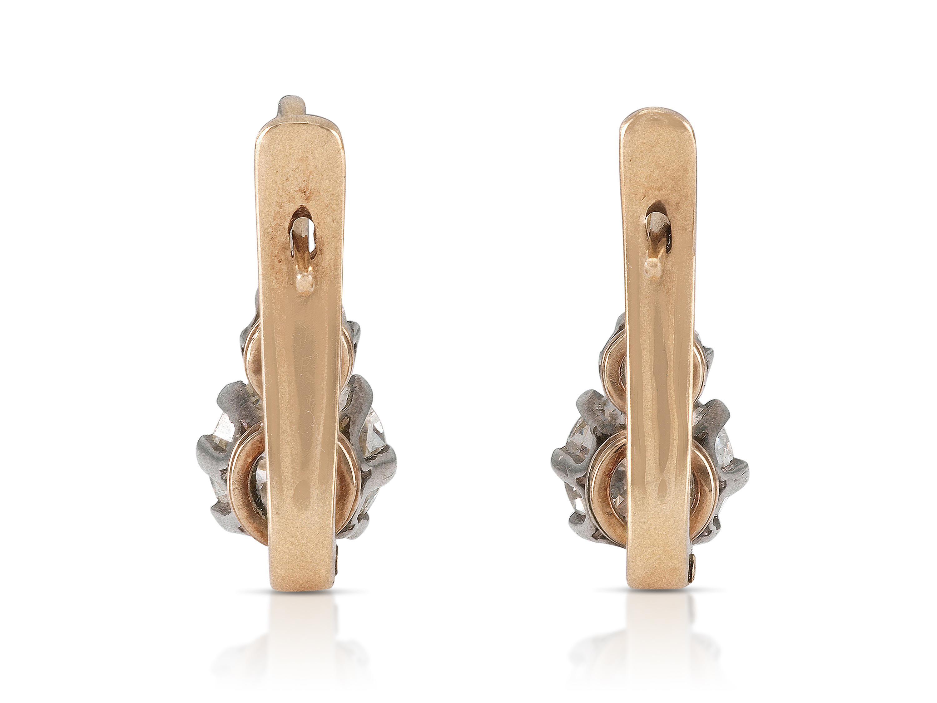 2.47 Carat Old European Cut Diamond Drop Earrings In Good Condition For Sale In New York, NY