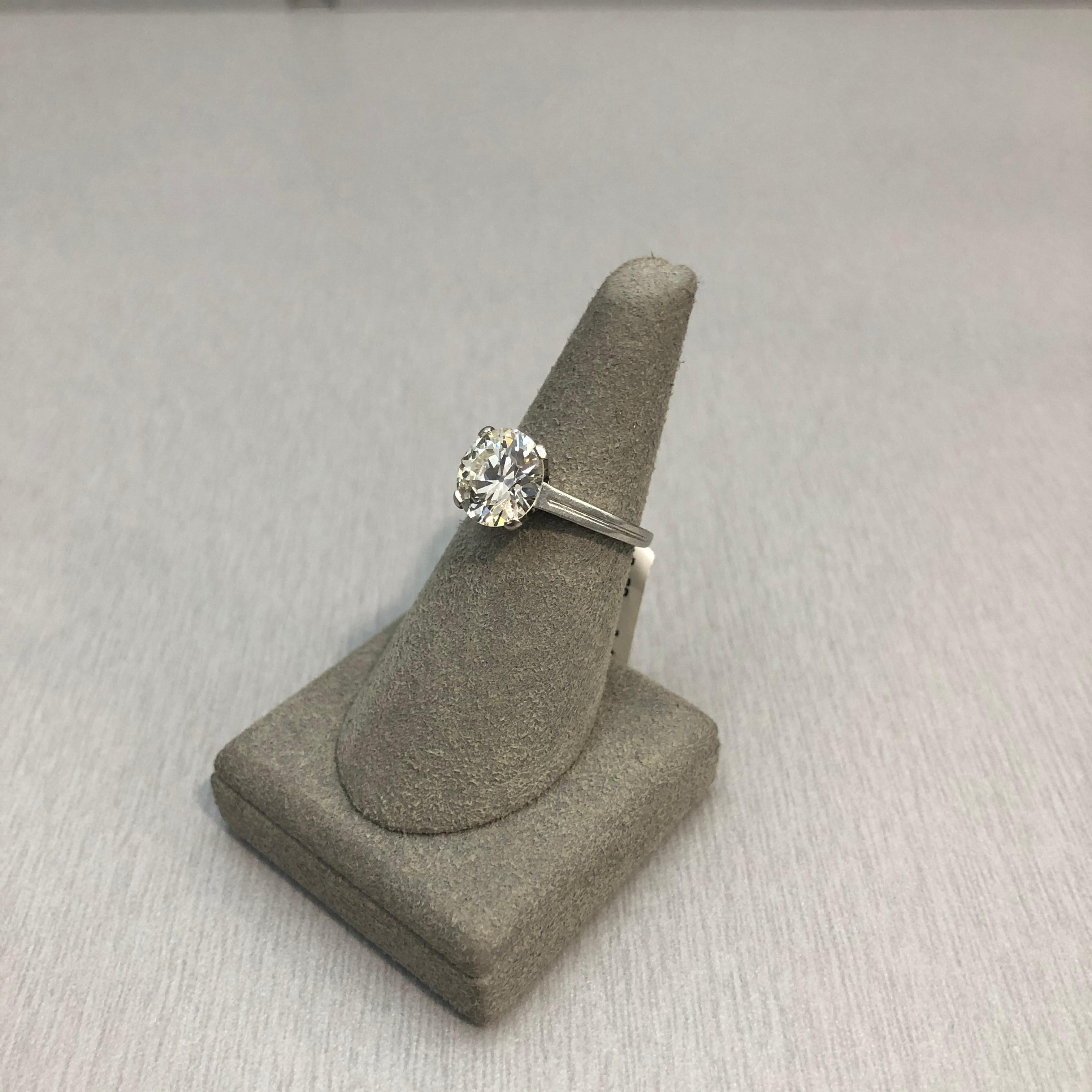 Bague de fiançailles solitaire certifiée GIA de 2,47 carats de diamants ronds totaux en vente 2