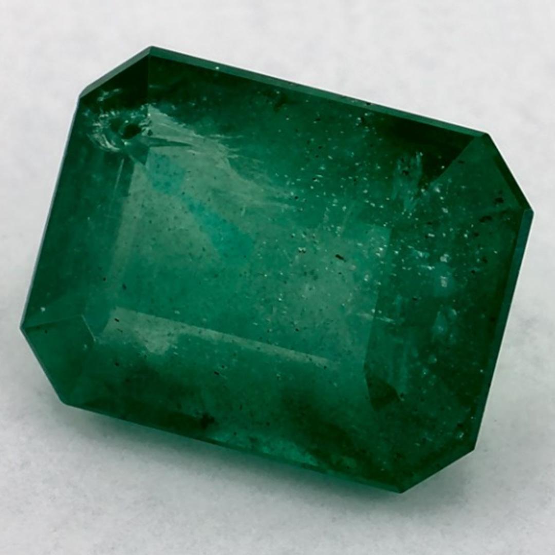 Con un vibrante tono verde, la piedra de nacimiento de mayo es un símbolo del renovado crecimiento primaveral. 

Explora la vibrante colección de esmeraldas, rubíes y zafiros de nuestra tienda, disponibles como gemas sueltas y combinadas con nuestra