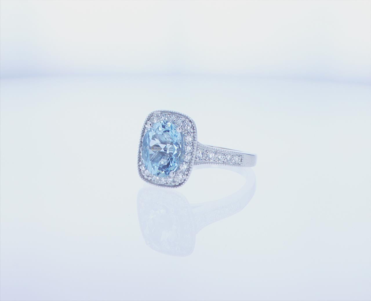 Taille ovale Bague cocktail Aqua 2,47ct en or blanc 18k en vente